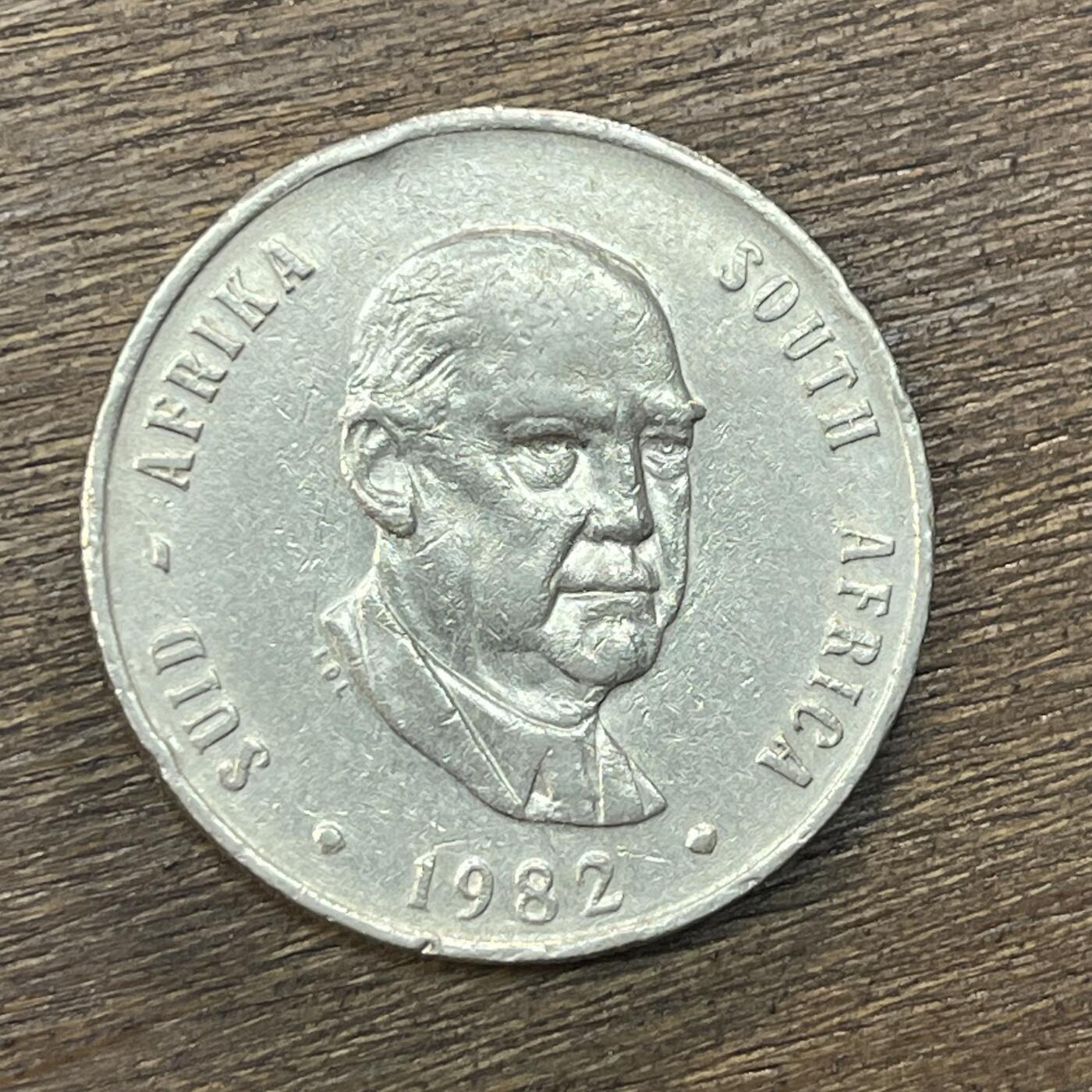 【铜匠收藏】★第138场★散币场。不寄存，30包邮。不满30元，支付5元运费。《接受代拍 代送NGC评级》 51【无寄存】南非1982年1兰特 