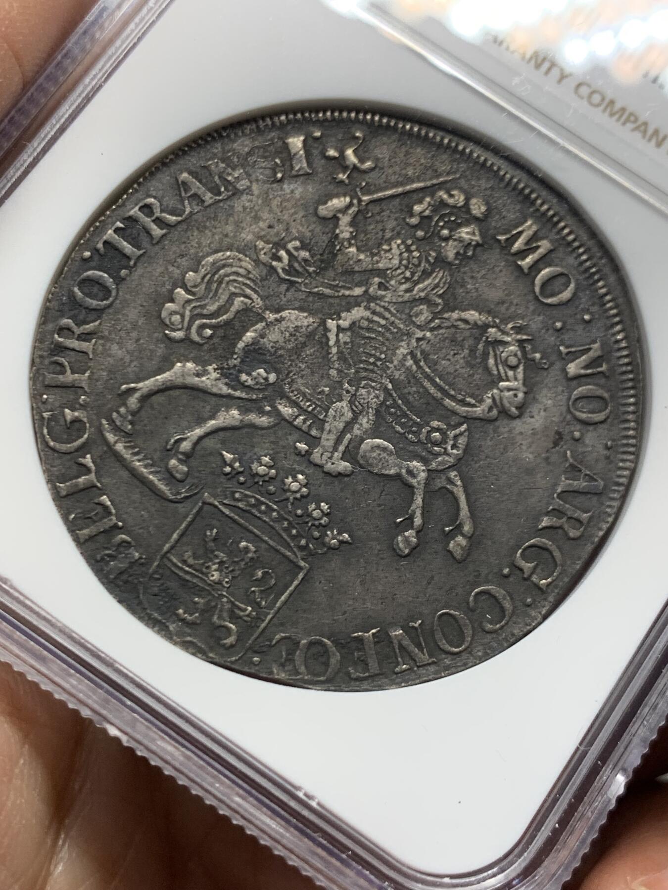 《竞宝斋》第456场 周日，周一，周二   3场连拍 （全场包邮）欢迎送拍 NGC XFD 荷兰 上艾瑟尔省 1734年 1杜卡特 银币 经典的马剑大银币 省份较少见 细节极好 黑色包浆非常漂亮 大热品种