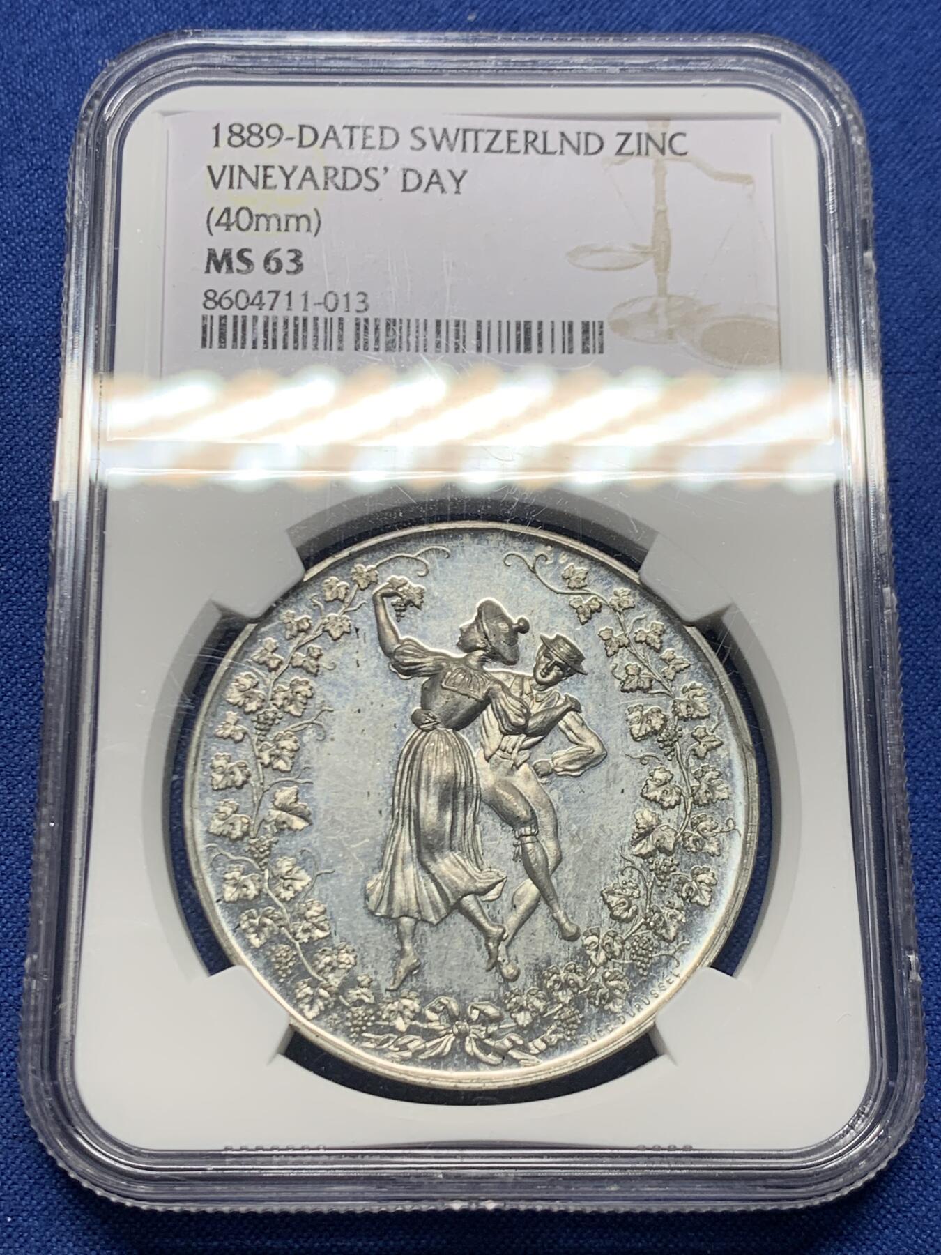 《竞宝斋》第456场 周日，周一，周二   3场连拍 （全场包邮）欢迎送拍 NGC MS63 瑞士 1889年 葡萄园 景观锌章 为丰收而舞 整体非常值得收藏