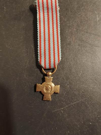 老王徽章第176期 - 法国战斗十字奖章迷你章