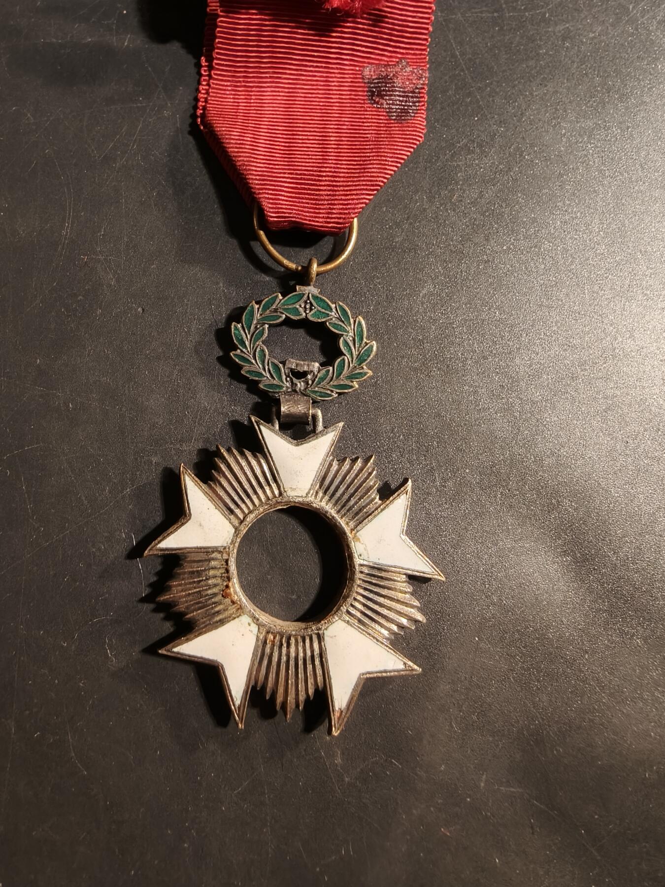 老王徽章第176期 比利时骑士级王冠勋章   缺少中心芯片