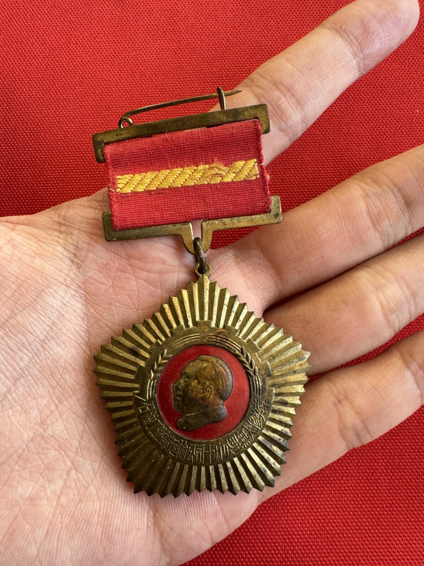 五哥徽章群   14号周三晚上八点4群联拍 铜章