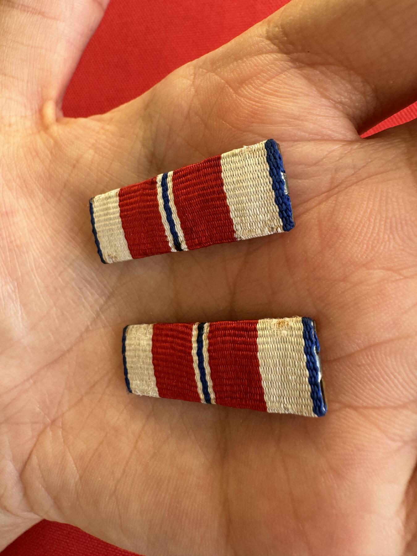 五哥徽章群   14号周三晚上八点4群联拍 略章两枚合拍