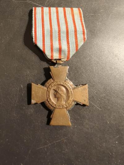 老王徽章第176期 - 法国战斗十字奖章