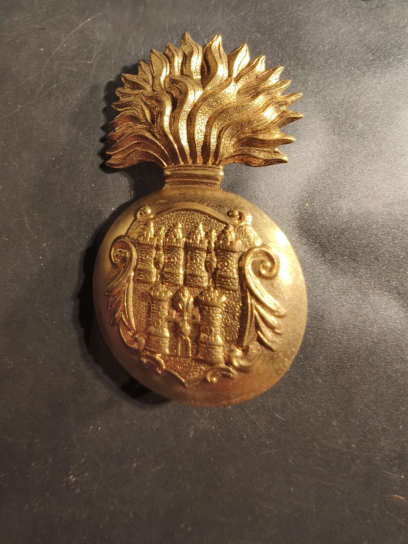 老王徽章第176期 英国皇家都柏林燧发枪团帽徽     维多利亚女王时期