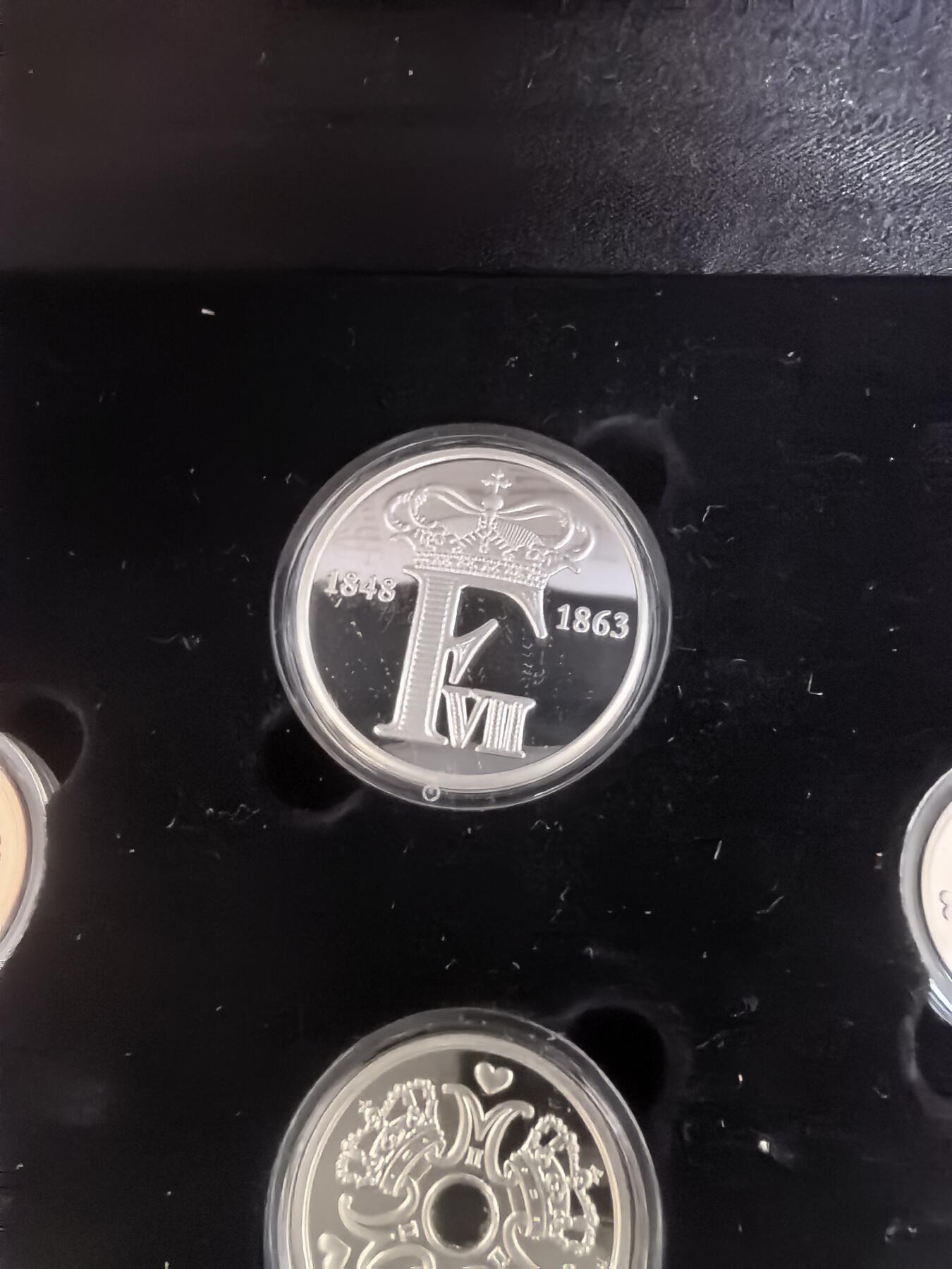 长老汇蛇年精选第九十三场拍卖 2015丹麦玛格丽特女王精制一套7枚，含银章一枚，盒证全，800套，市场价171.5欧元