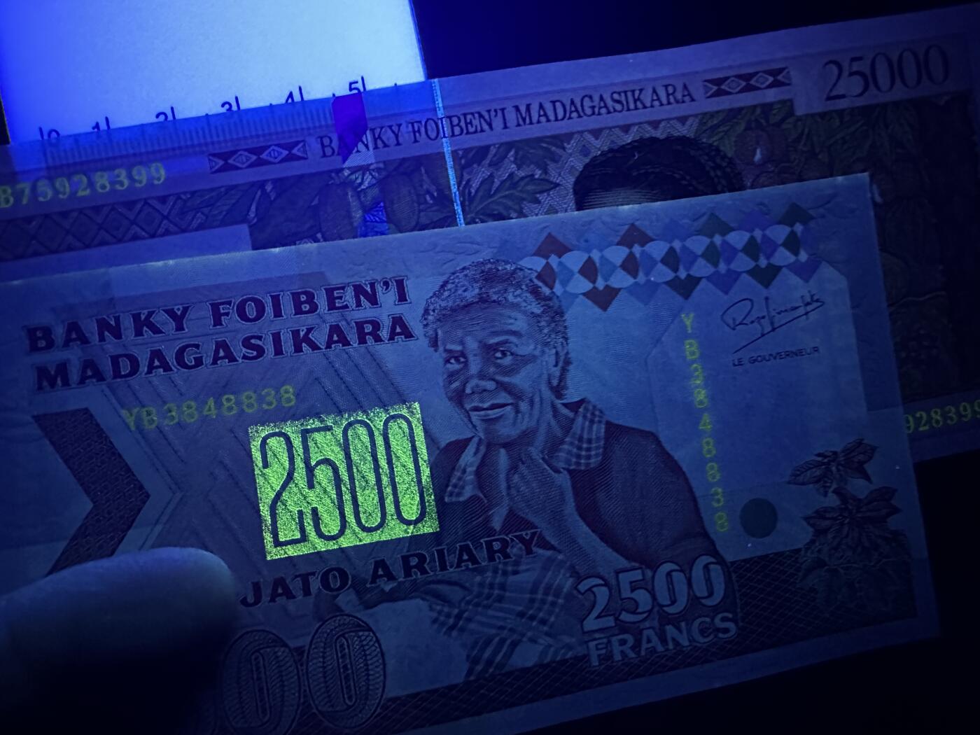 《外钞收藏家》第六百零二期（精品场）（本平台长期征集拍品、欢迎藏友们联系合作）