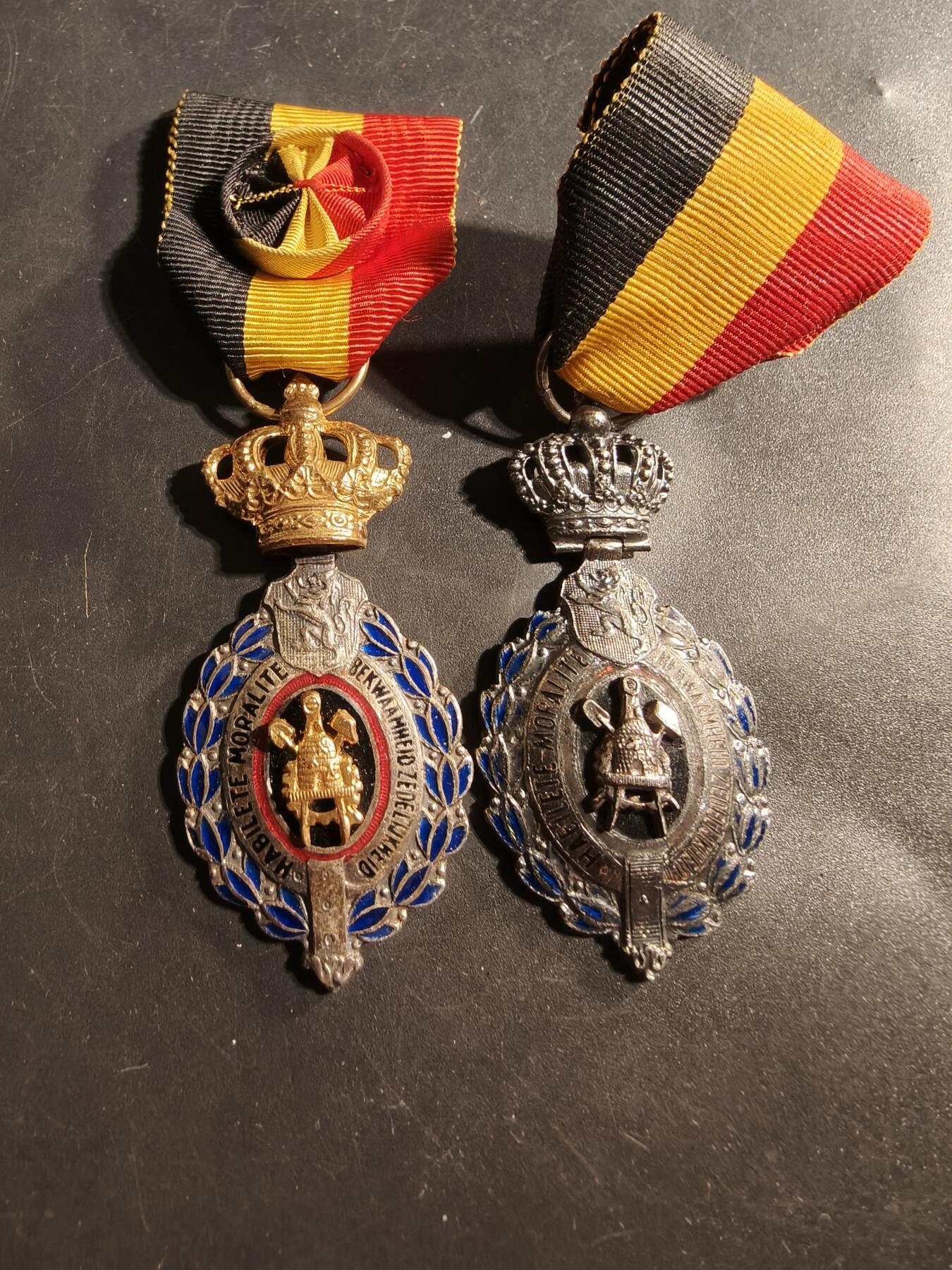 老王徽章第176期 比利时金银级劳工奖章一组    银级为珠宝商Fisch版