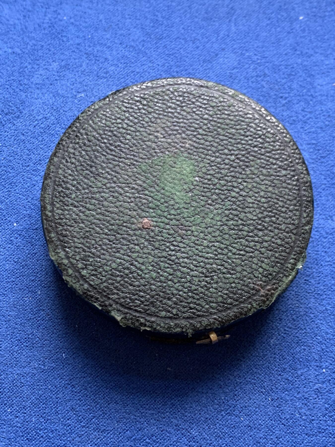 《竞宝斋》第456场 周日，周一，周二   3场连拍 （全场包邮）欢迎送拍 名家库德雷作 法国建筑师协会纪念大银章 61.1克 49.7mm 好品 丰饶角1银标 带盒