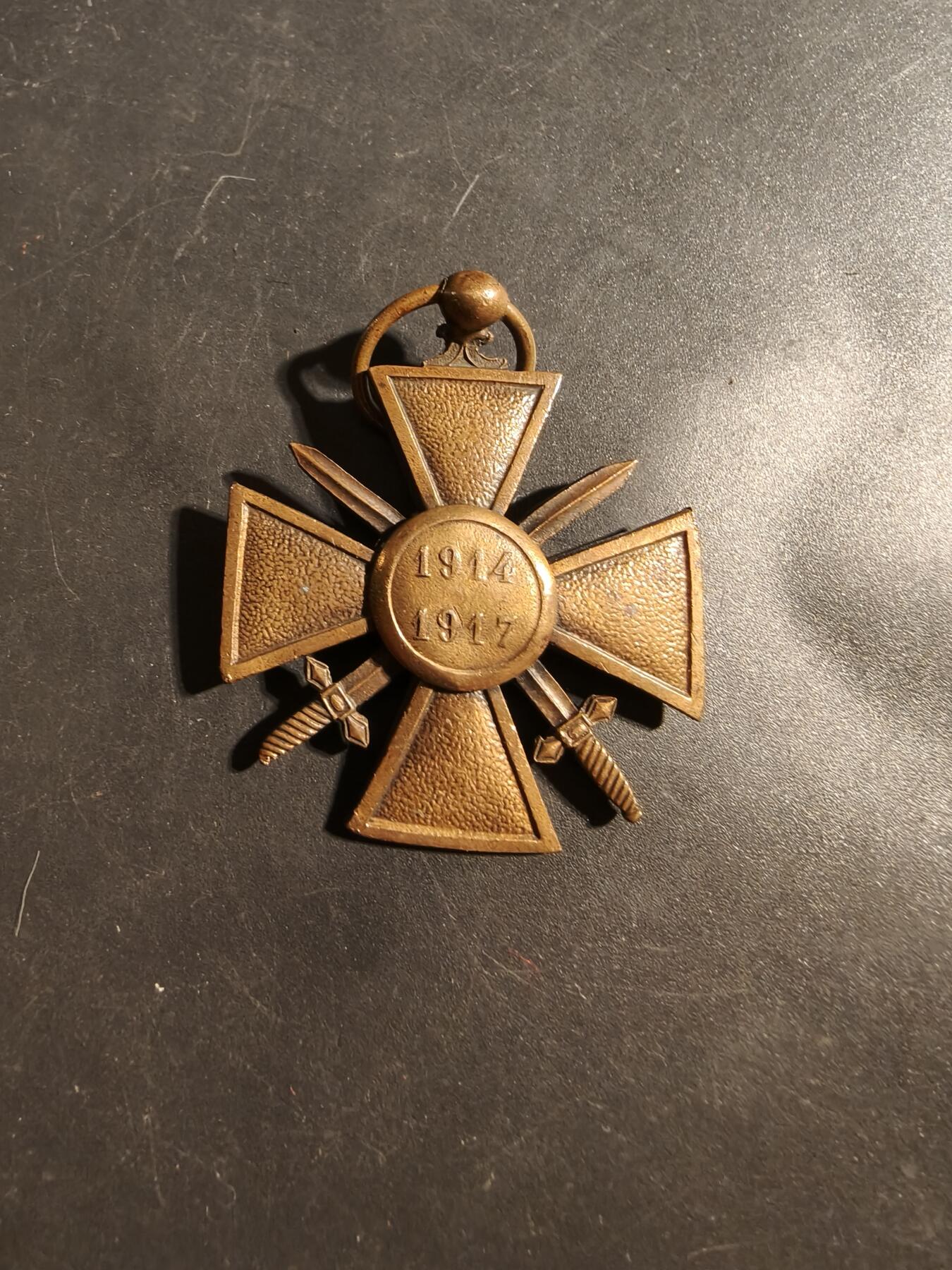 老王徽章第176期 法国1917版战争十字奖章   无绶带