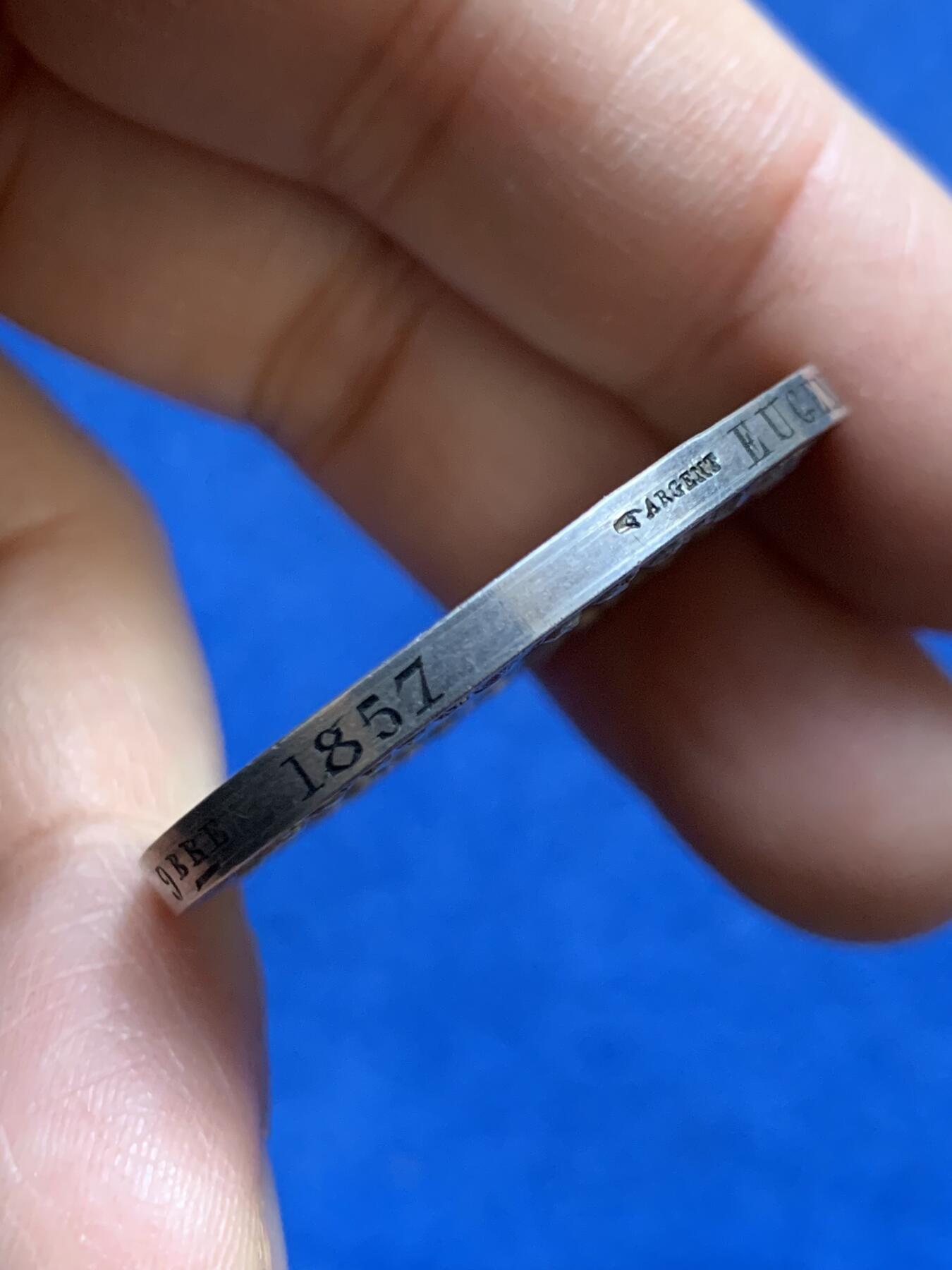 《竞宝斋》第456场 周日，周一，周二   3场连拍 （全场包邮）欢迎送拍 法国银质婚章 1857 手指银标 36.4mm 22.3克 巴黎造币厂雕铸法国婚庆主题纪念银章 950银 见证爱意永恒 收藏礼赠双相宜