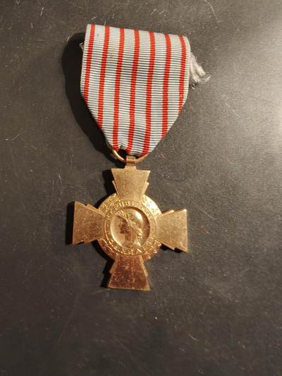 老王徽章第176期 - 法国战斗十字奖章