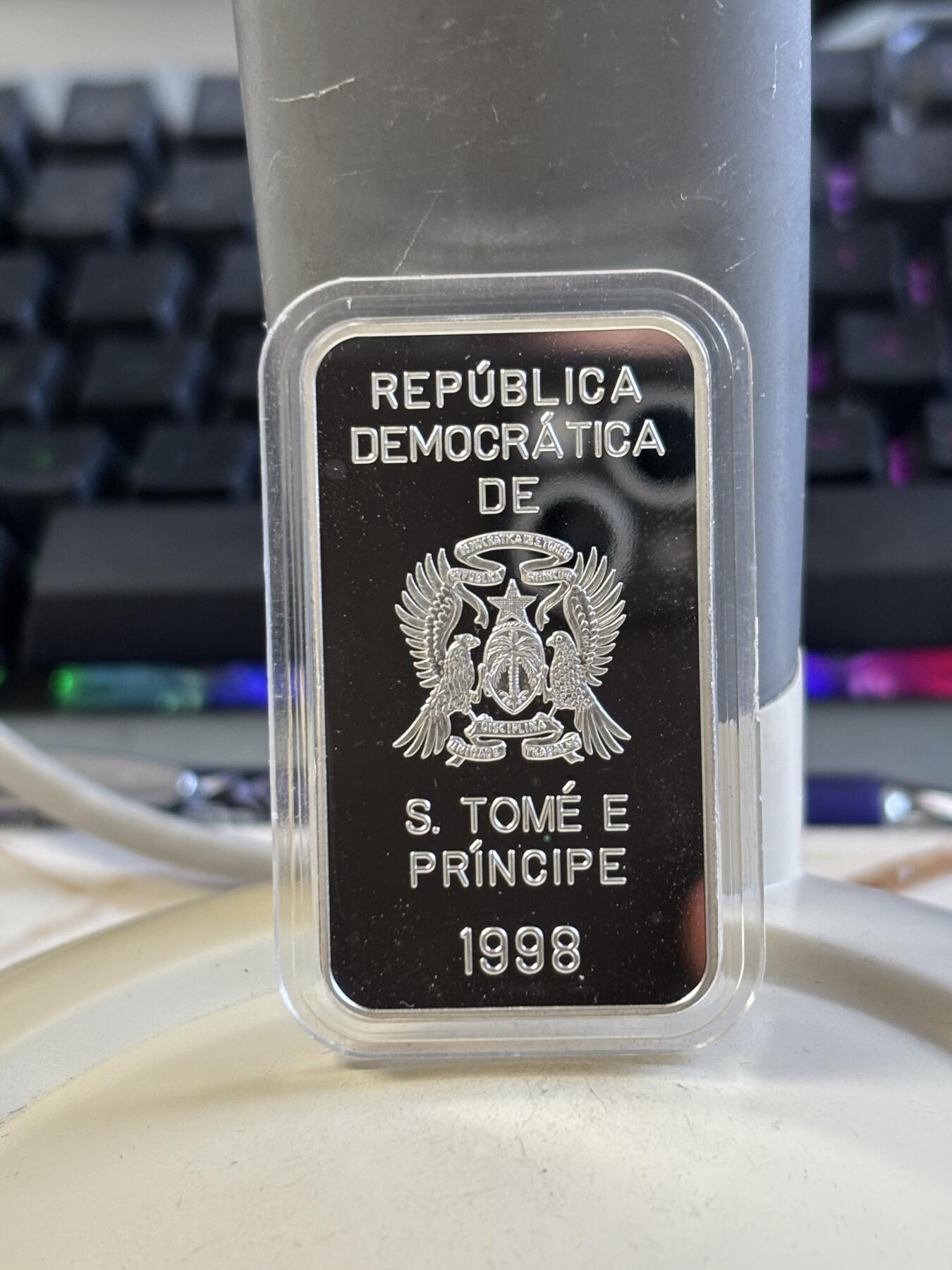 第187期拍卖 圣多美和普林西比1998年 千禧年 长方形 彩色1盎司纪念银币，999银，