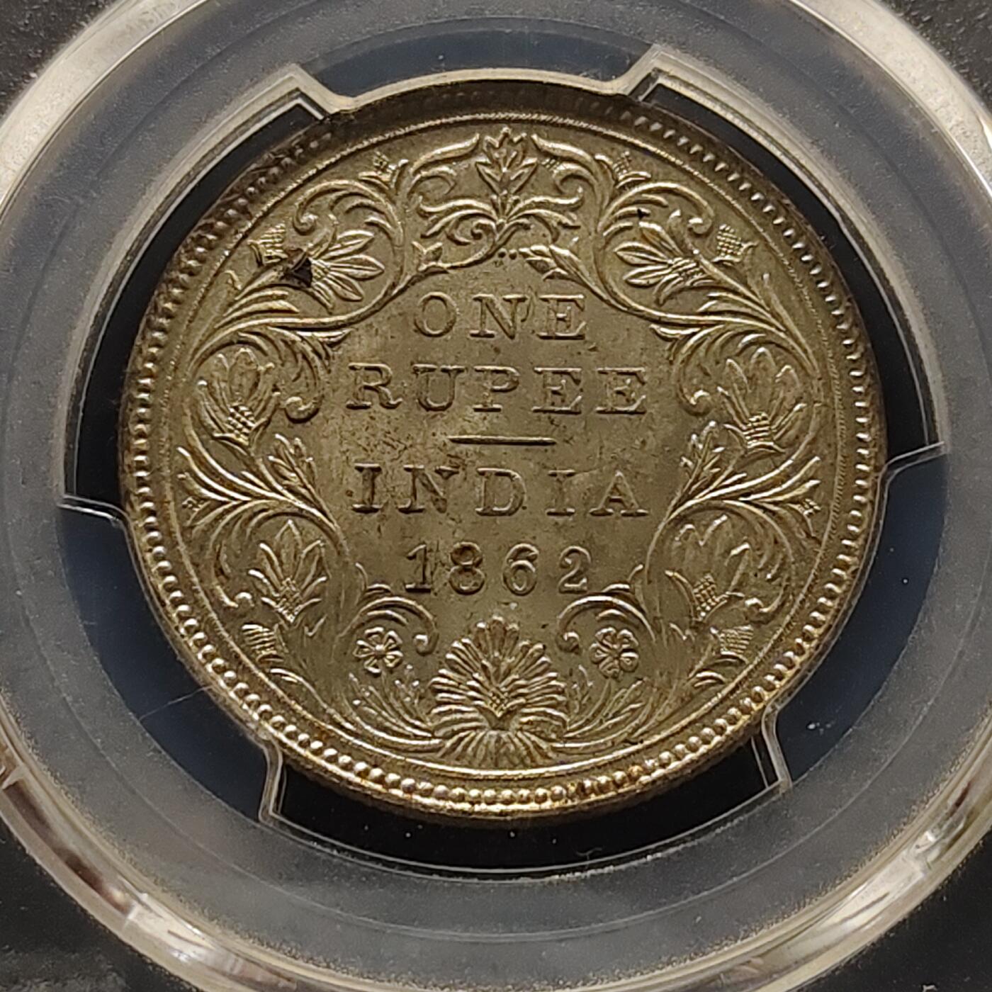 【全场包邮】纯粹捡漏拍495场-持续更新中 英属印度1862年维多利亚女王QUEEN版1卢比银币-PCGS MS62