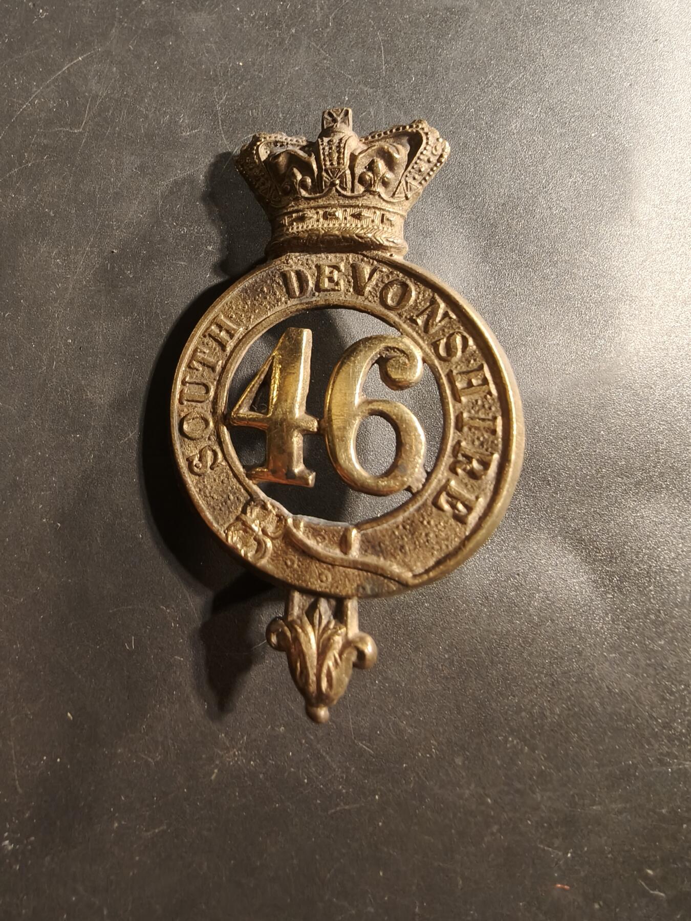 老王徽章第176期 英国第46步兵团格伦加里帽徽      使用时间1873-1881，该团1881年合并成为南德文郡步兵团