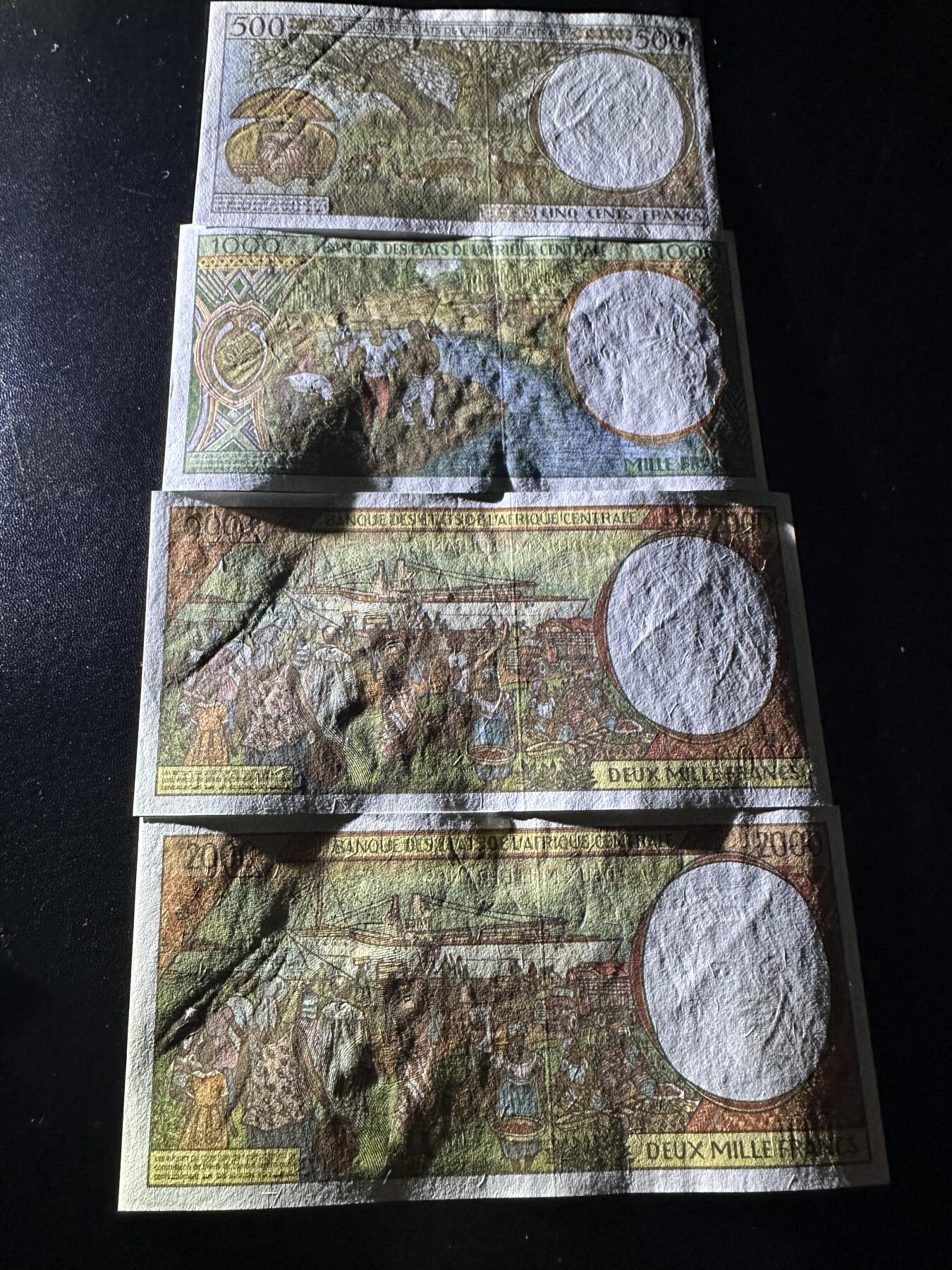 《外钞收藏家》第六百零二期（精品场）（本平台长期征集拍品、欢迎藏友们联系合作） 中非赤道几内亚500-2000法郎 四张一起 全新有压痕和点钞痕 如图