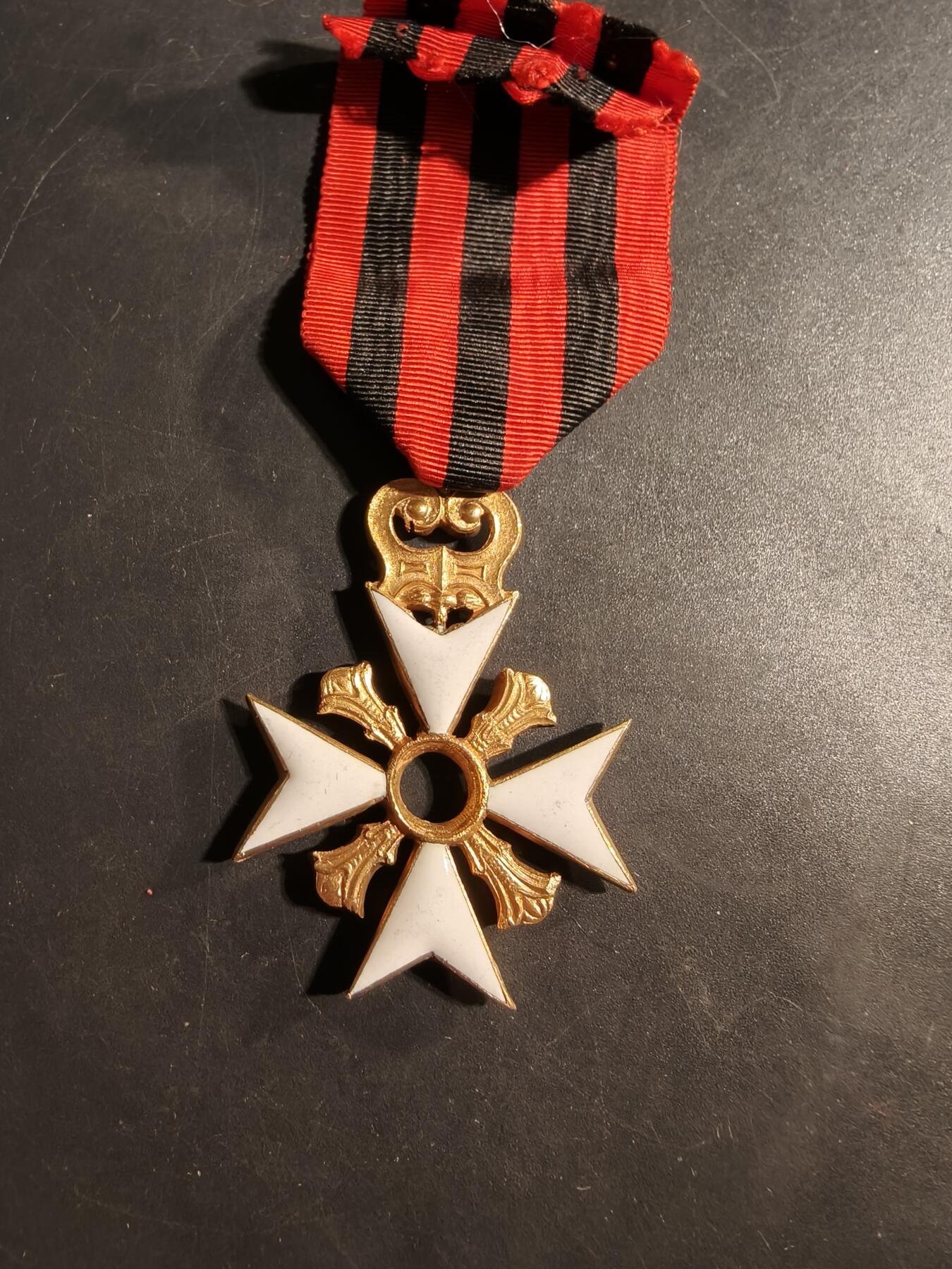 老王徽章第176期 比利时金级民事功绩勋章    缺少中间芯片