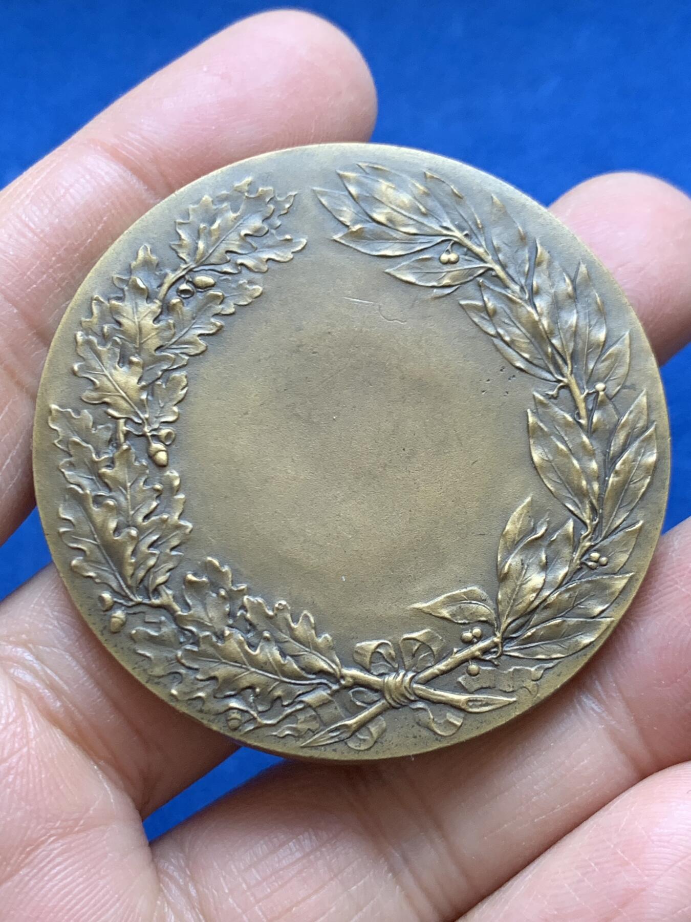 《竞宝斋》第456场 周日，周一，周二   3场连拍 （全场包邮）欢迎送拍 法国玛丽安娜女神铜章 H.Piner作品 62.8克 49.7mm 三角铜标