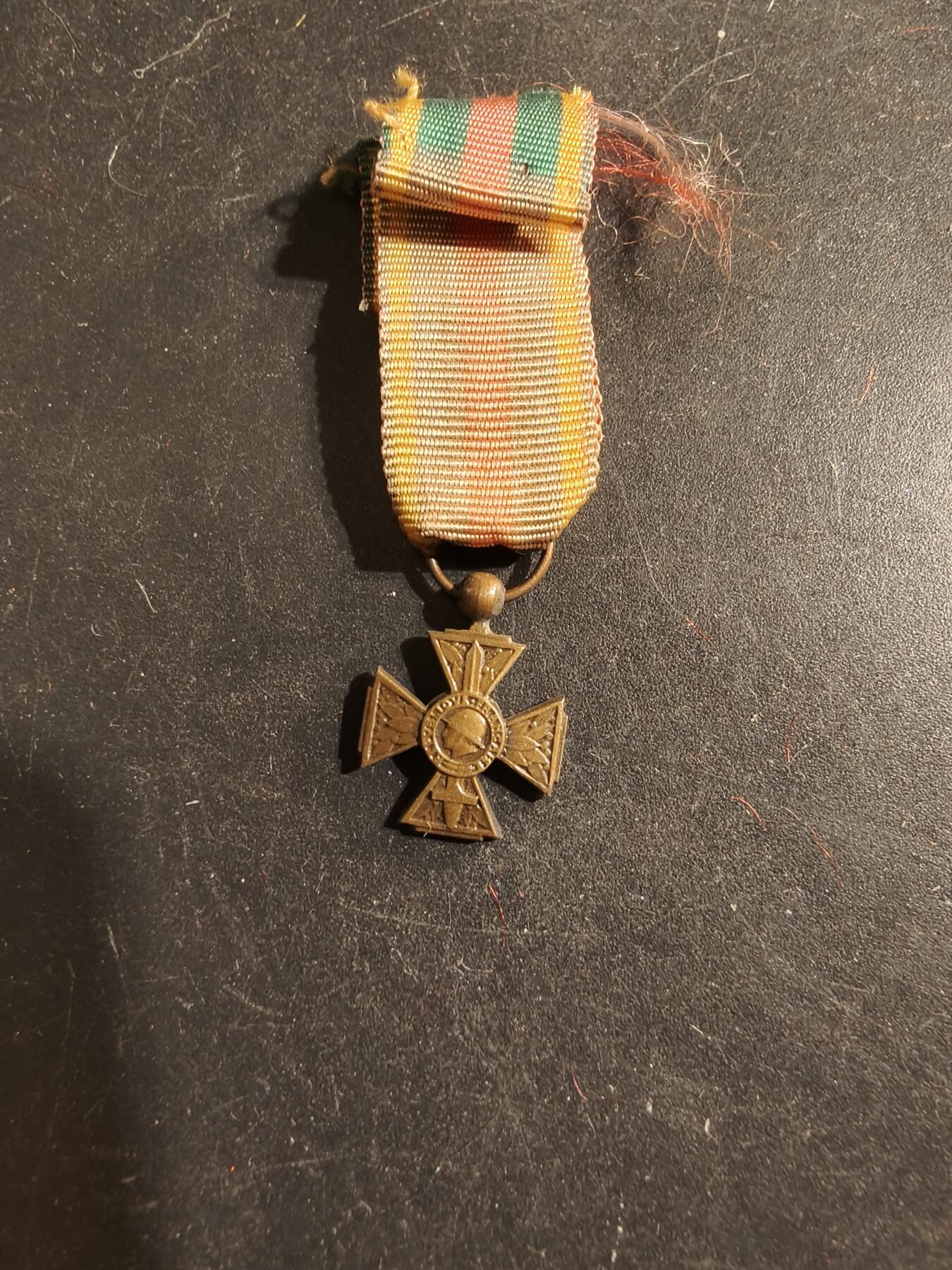 老王徽章第176期 法国二战志愿者战争十字奖章迷你章