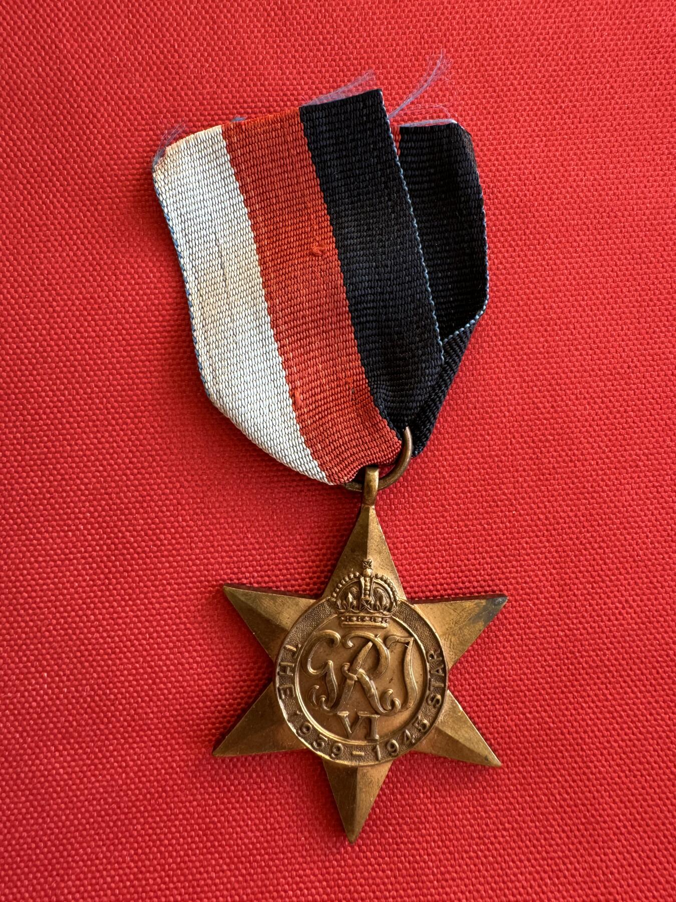 五哥徽章群   14号周三晚上八点4群联拍 铜章