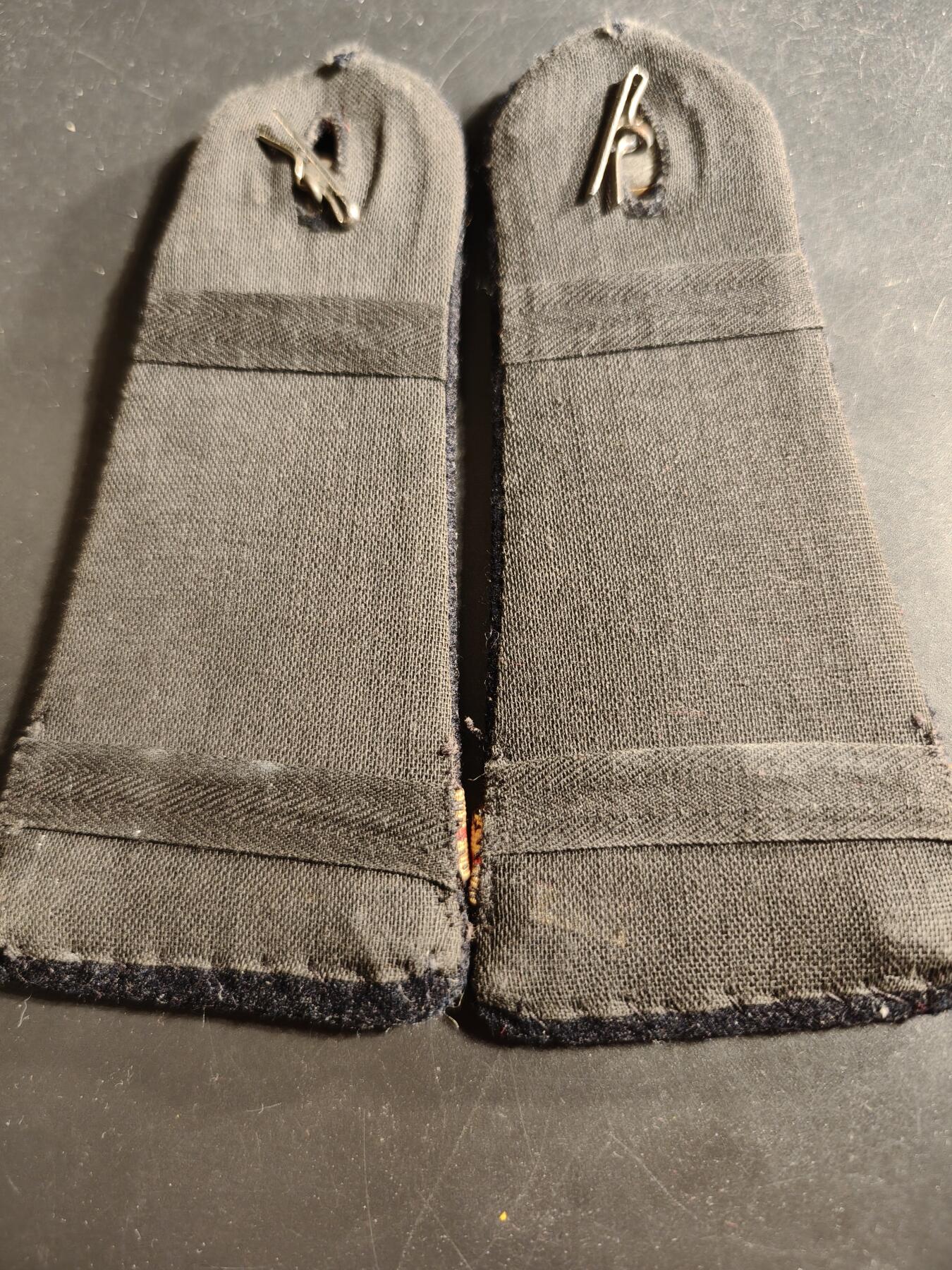 老王徽章第176期 法国海军陆战队步兵中士肩章一组