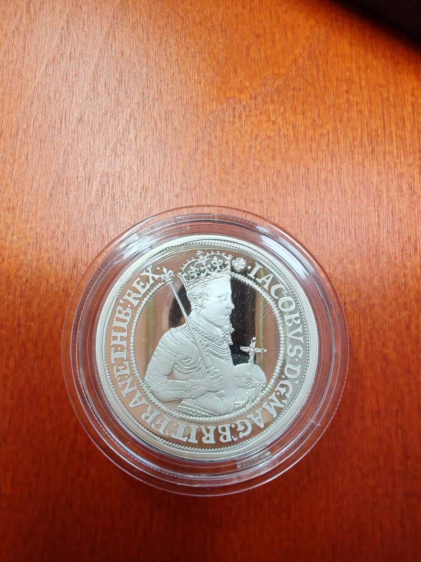 长老汇蛇年精选第九十三场拍卖 2022英国历代君主系列詹姆士一世5英镑精制银币，2盎司999银，700枚，盒证全，钢琴烤漆木盒