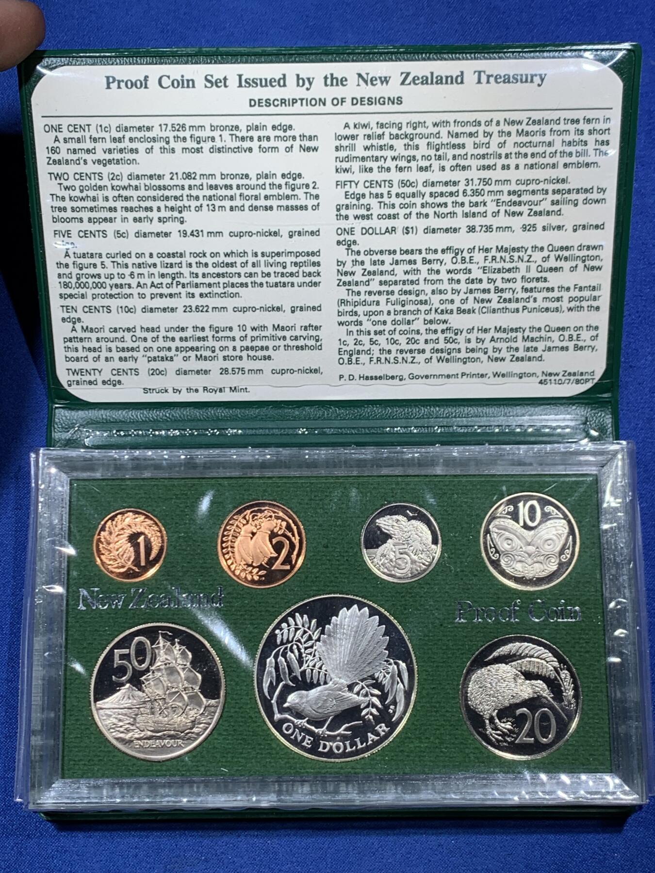 《竞宝斋》第456场 周日，周一，周二   3场连拍 （全场包邮）欢迎送拍 新西兰1980年伊丽莎白二世精制套币，其中最大面值的扇尾鸟一元为银币，27.2克，925银