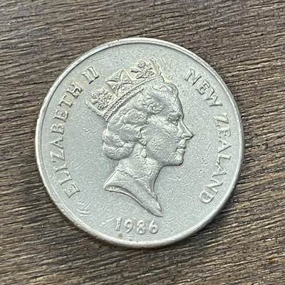 【铜匠收藏】★第138场★散币场。不寄存，30包邮。不满30元，支付5元运费。《接受代拍 代送NGC评级》 - 38【无寄存】1986年新西兰女王版本几维鸟20分