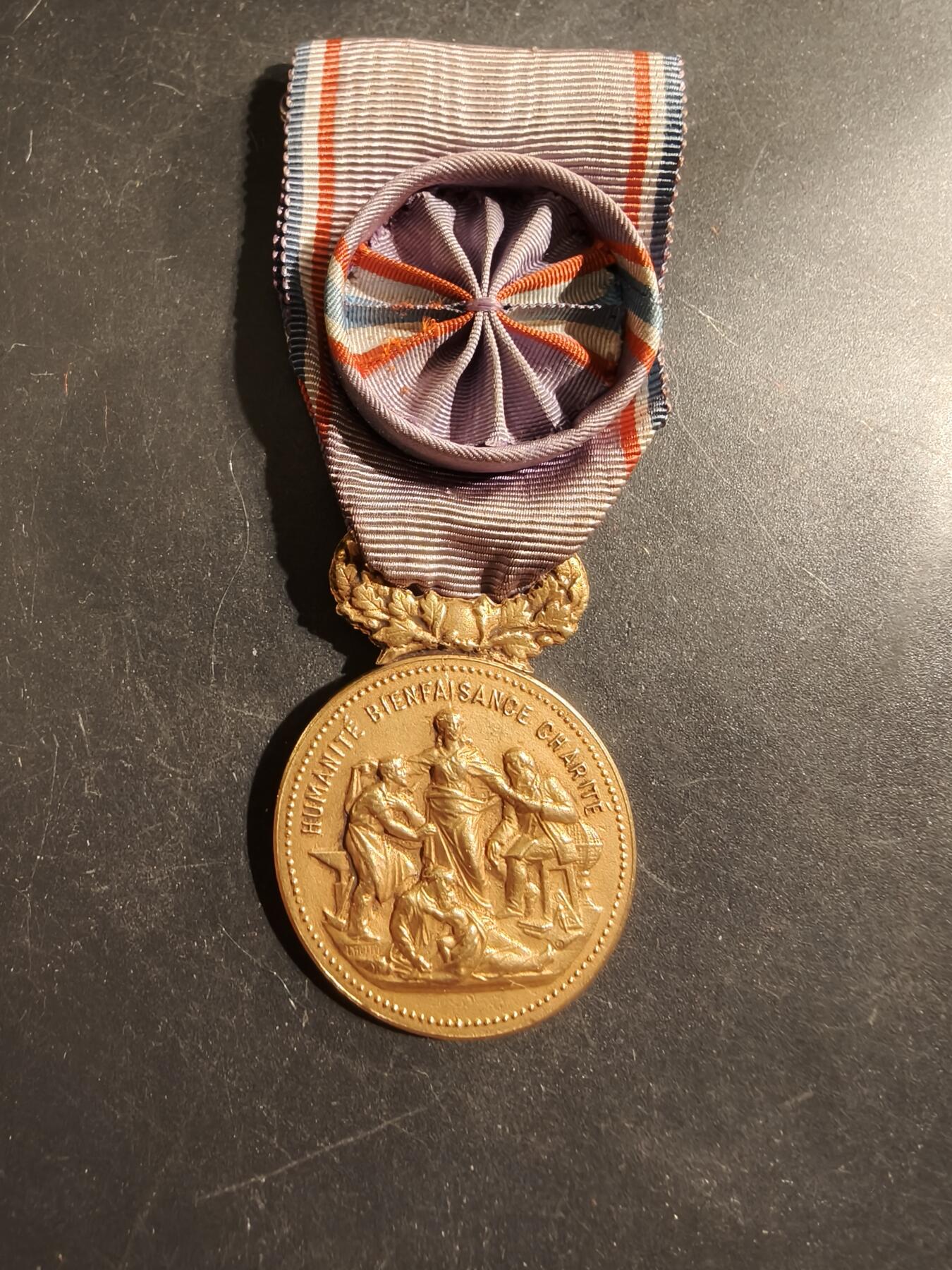 老王徽章第176期 法国金级军官级国家学术发展协会奖章