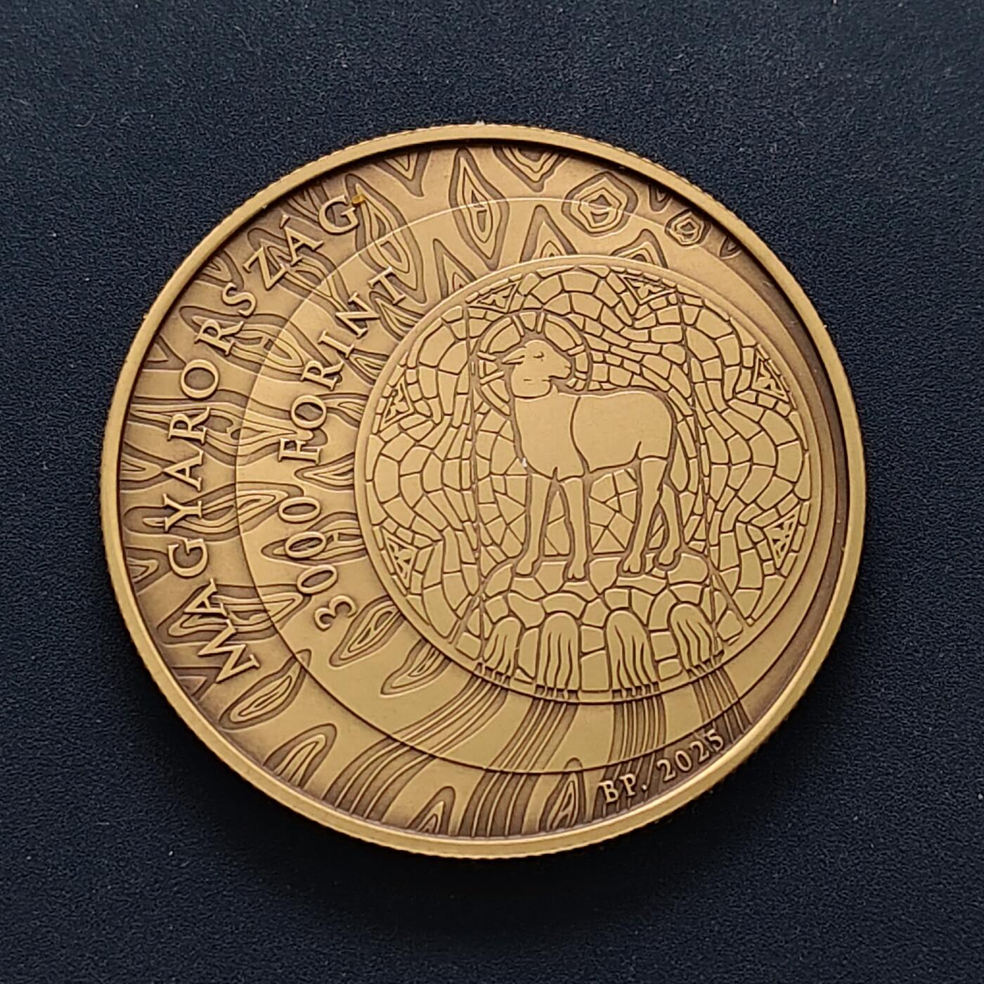 【全场包邮】纯粹捡漏拍495场-持续更新中 匈牙利2025年3000福林布达佩斯的城堡区纪念地仿古纪念币