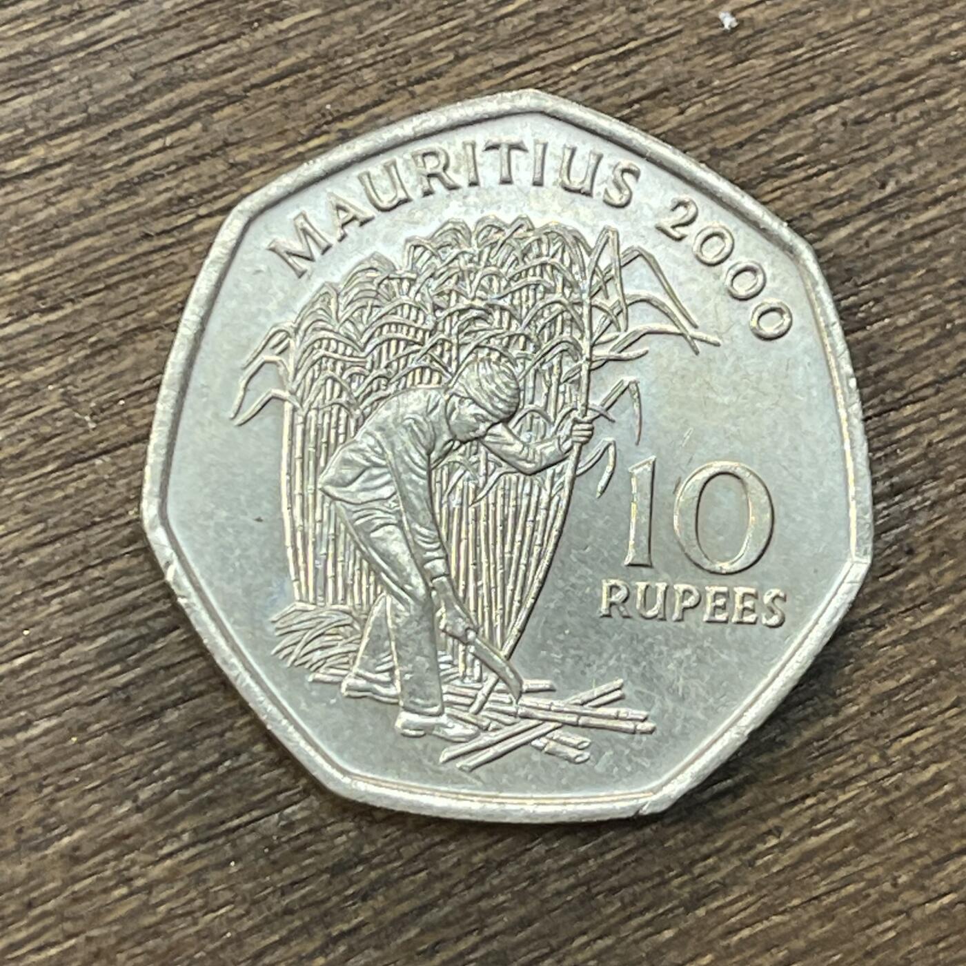 【铜匠收藏】★第138场★散币场。不寄存，30包邮。不满30元，支付5元运费。《接受代拍 代送NGC评级》 48【无寄存】毛里求斯10卢比硬币 2000年 七边形币