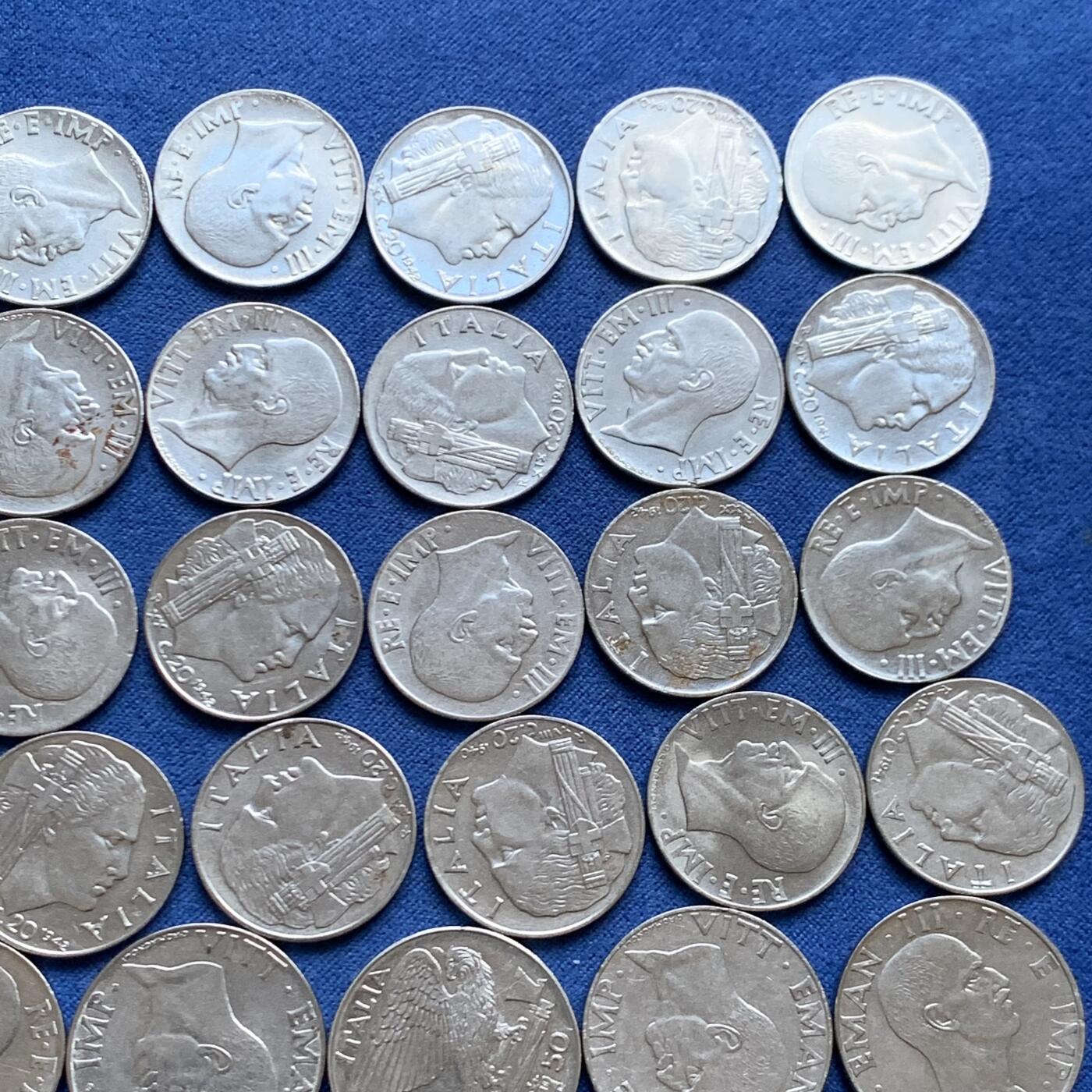 《竞宝斋》第456场 周日，周一，周二   3场连拍 （全场包邮）欢迎送拍 48枚一组 意大利二战时期埃马努埃莱三世20分31枚，50分17枚，细节见图。