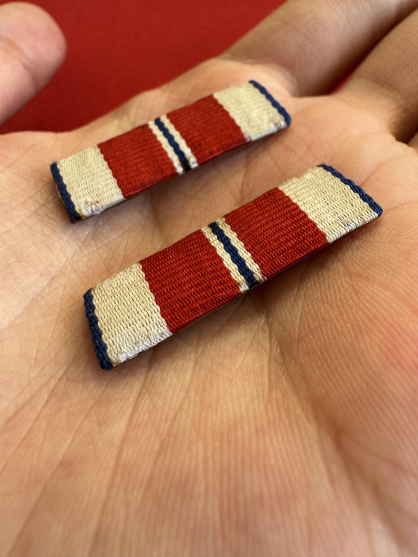 五哥徽章群   14号周三晚上八点4群联拍 略章两枚合拍