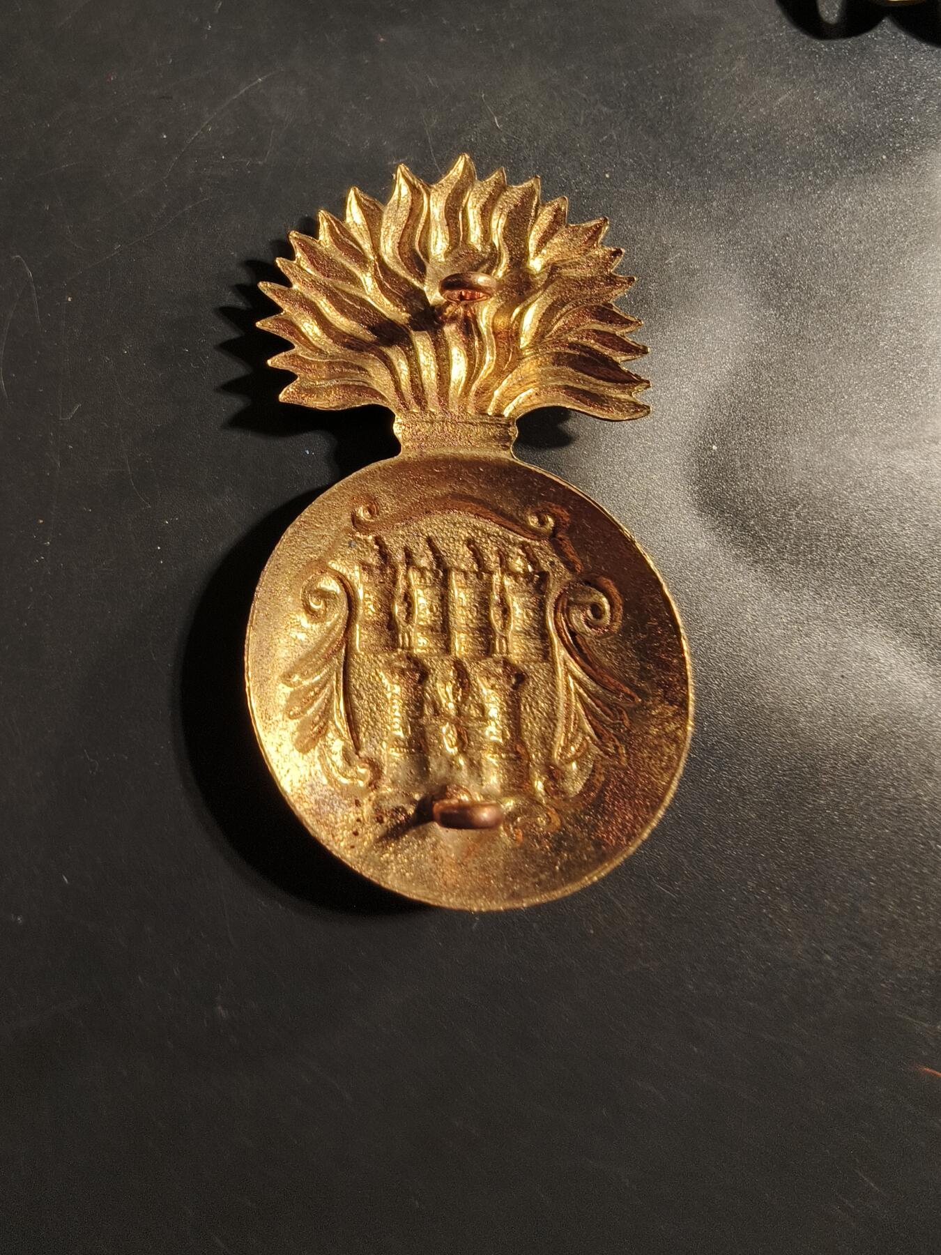 老王徽章第176期 英国皇家都柏林燧发枪团帽徽     维多利亚女王时期