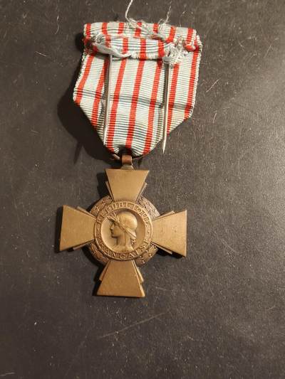 老王徽章第176期 - 法国战斗十字奖章