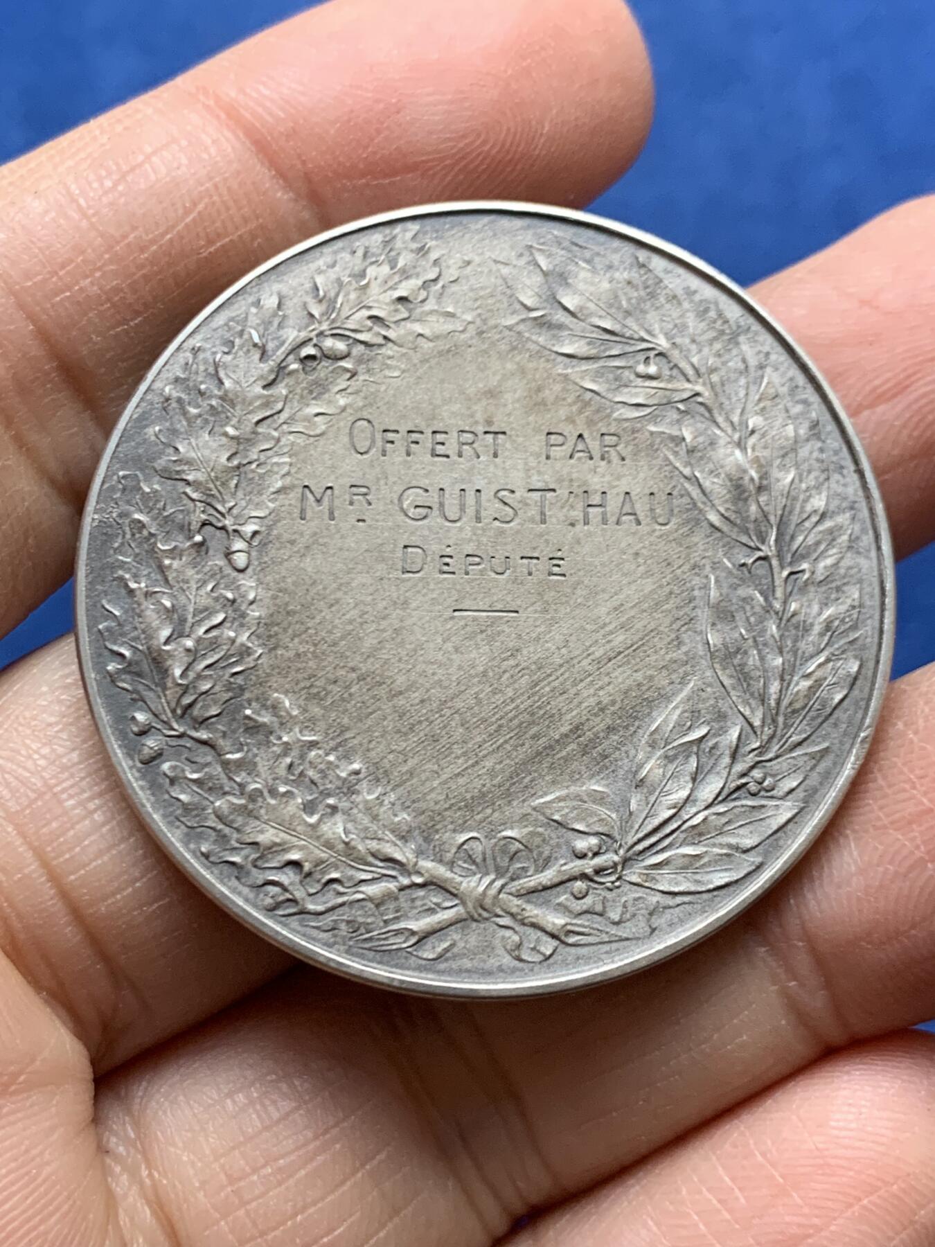 《竞宝斋》第456场 周日，周一，周二   3场连拍 （全场包邮）欢迎送拍 江心垂钓银章 菱形 野猪头银标 34.2克 41mm 带盒