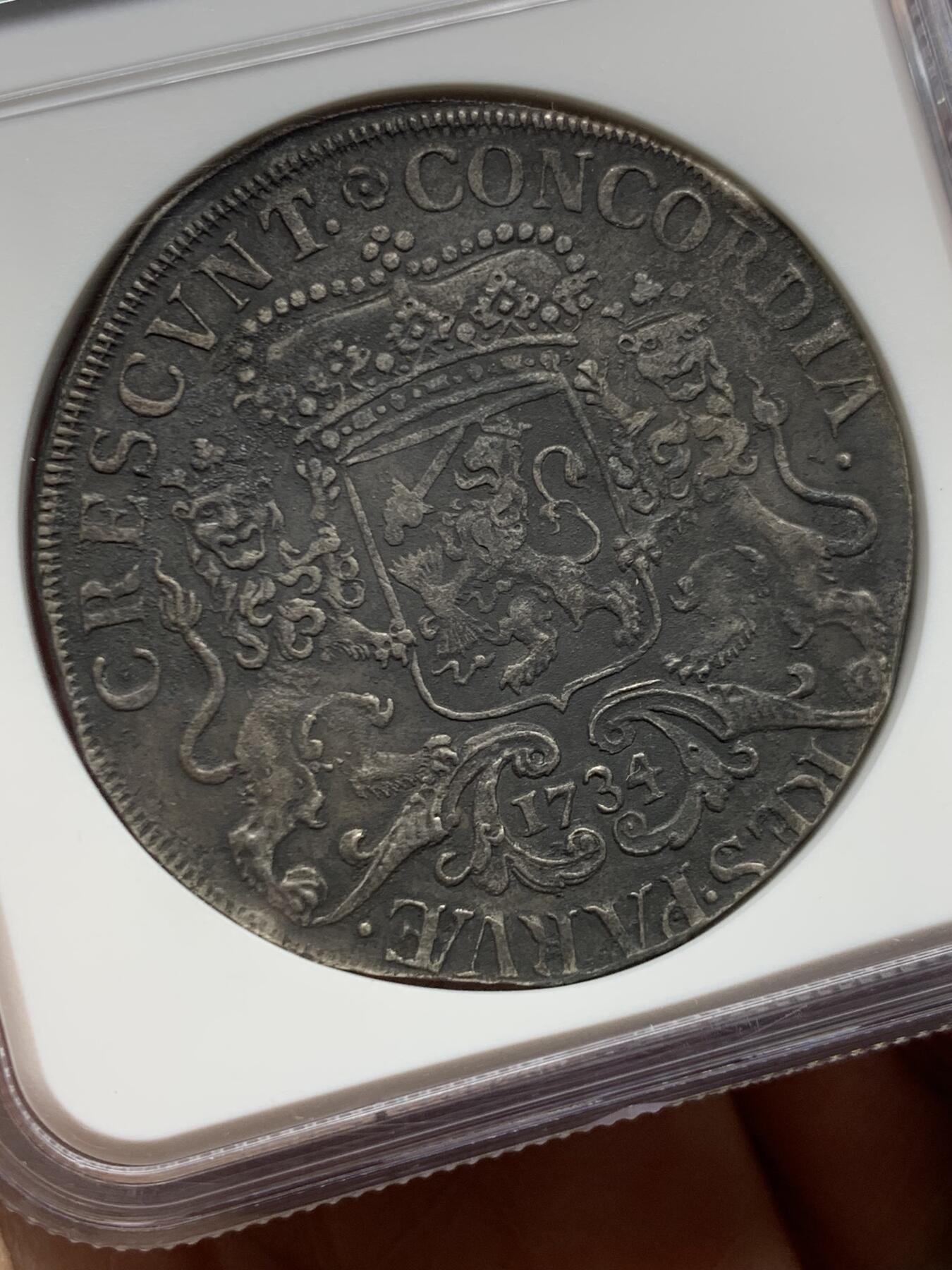 《竞宝斋》第456场 周日，周一，周二   3场连拍 （全场包邮）欢迎送拍 NGC XFD 荷兰 上艾瑟尔省 1734年 1杜卡特 银币 经典的马剑大银币 省份较少见 细节极好 黑色包浆非常漂亮 大热品种