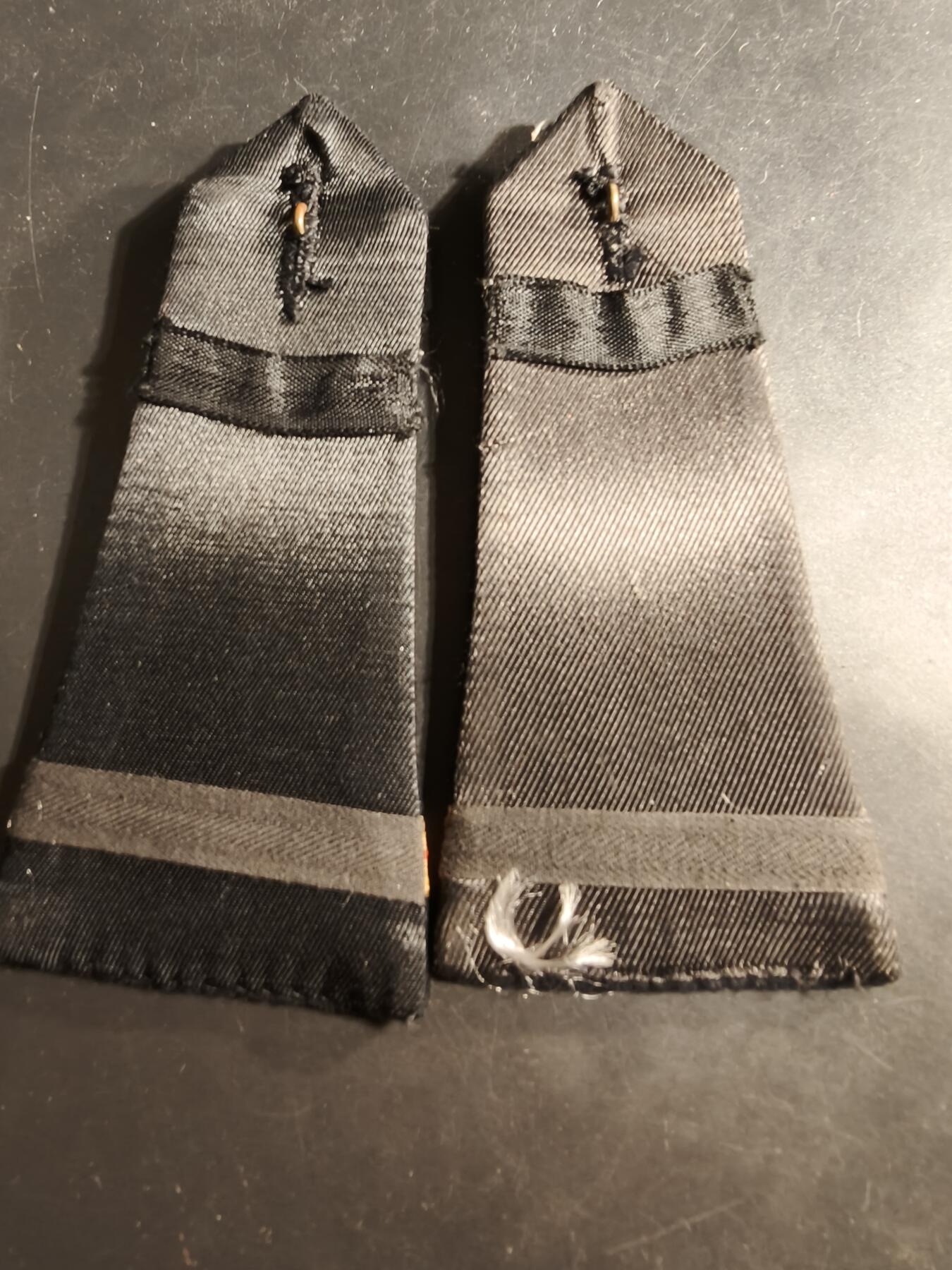 老王徽章第176期 法国海军陆战队步兵中士肩章一组