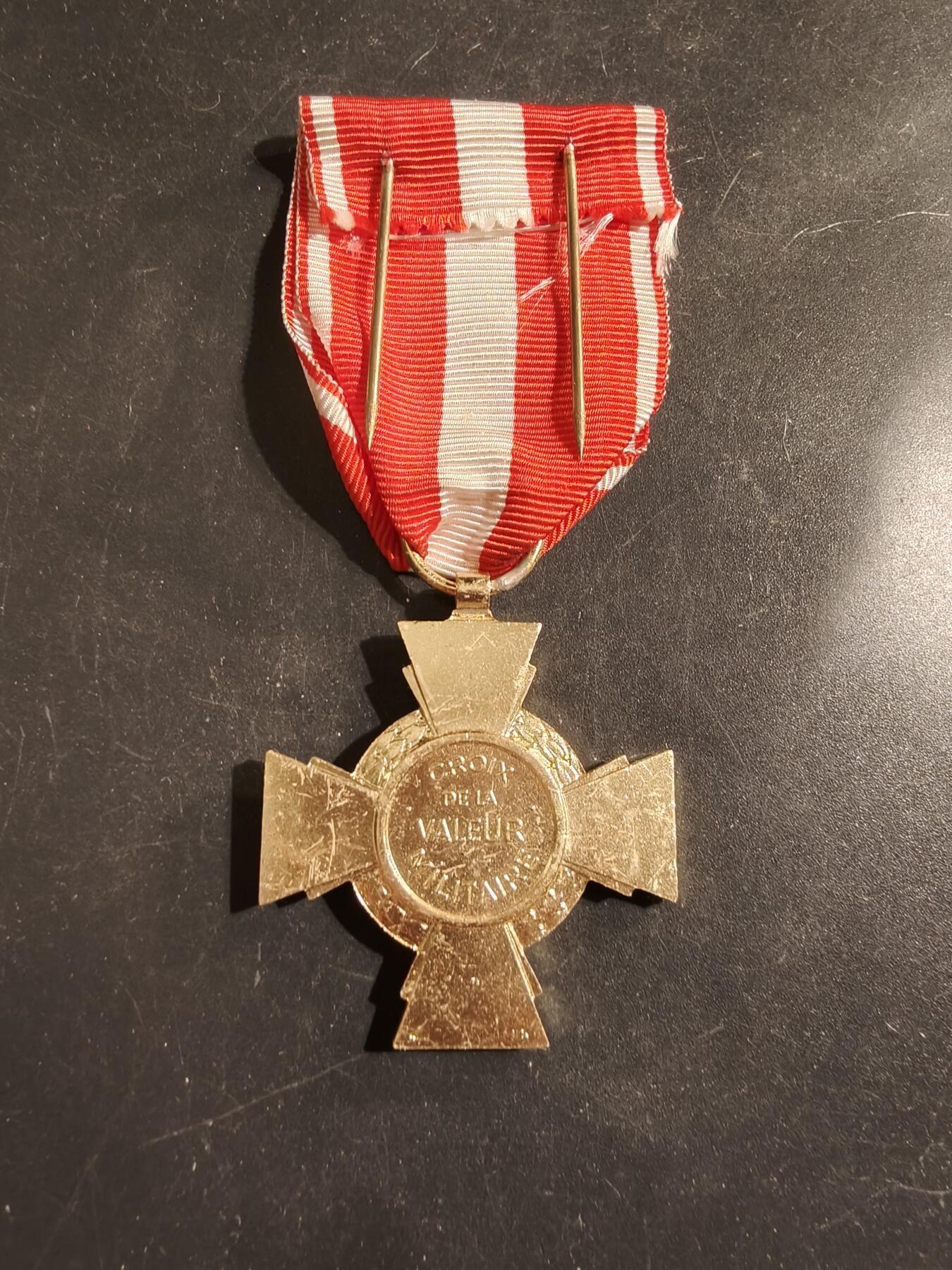 老王徽章第176期 法国战斗十字奖章  海外行动版
