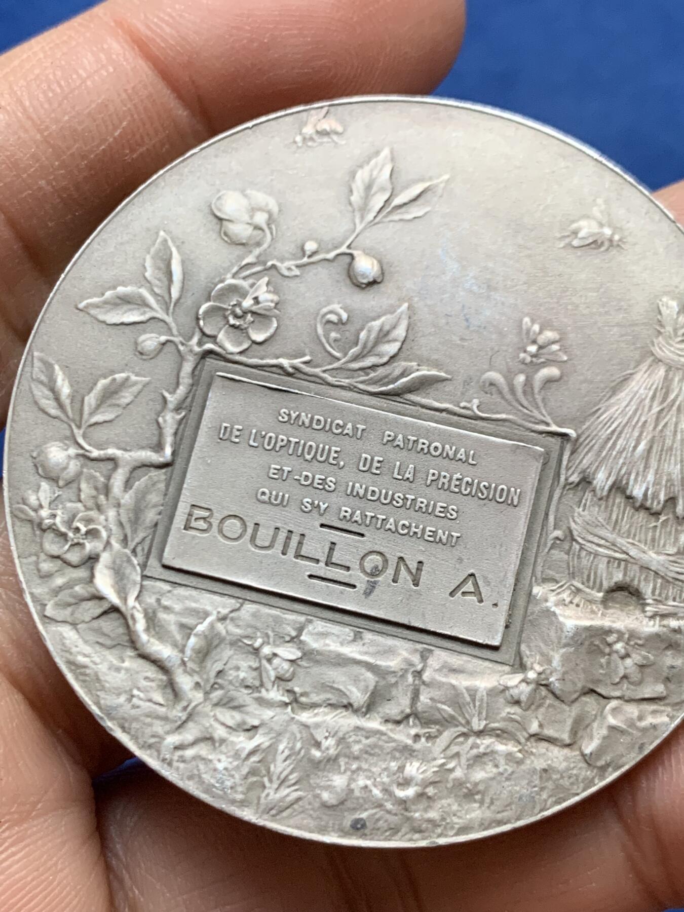 《竞宝斋》第456场 周日，周一，周二   3场连拍 （全场包邮）欢迎送拍 名家库德雷作 法国建筑师协会纪念大银章 61.1克 49.7mm 好品 丰饶角1银标 带盒