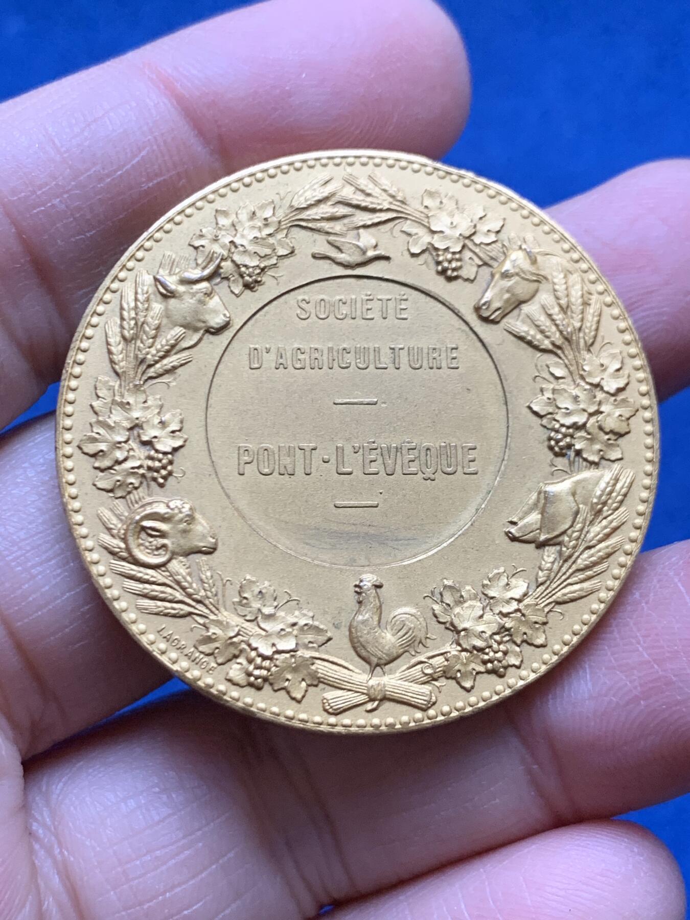 《竞宝斋》第456场 周日，周一，周二   3场连拍 （全场包邮）欢迎送拍 法国播种者镀金铜章 带盒  37.2g 41.2mm 丰饶角铜标。J.lagrange作品，法国农业部发行，镀金版本少见。