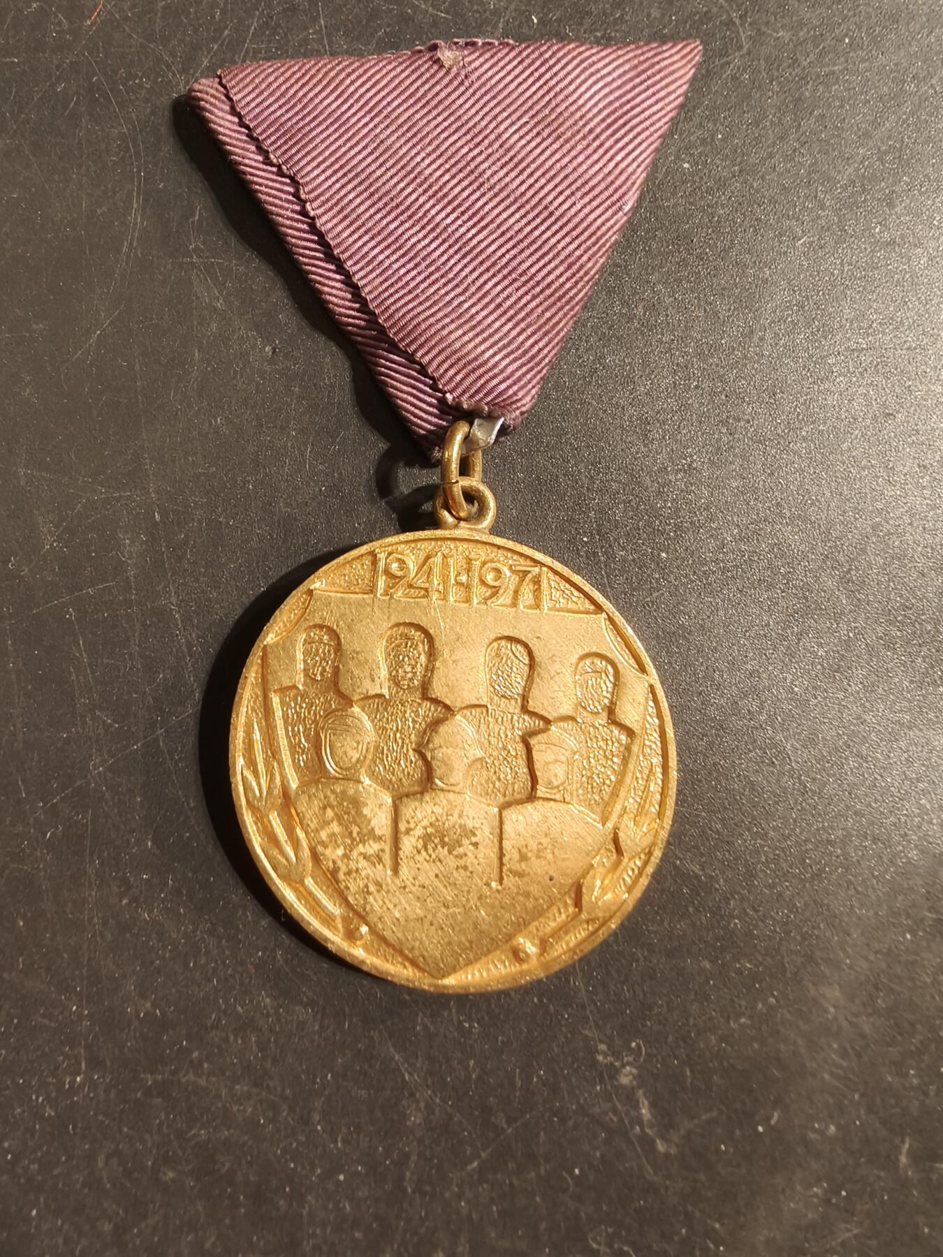 老王徽章第176期 南斯拉夫人民军成立30周年纪念章