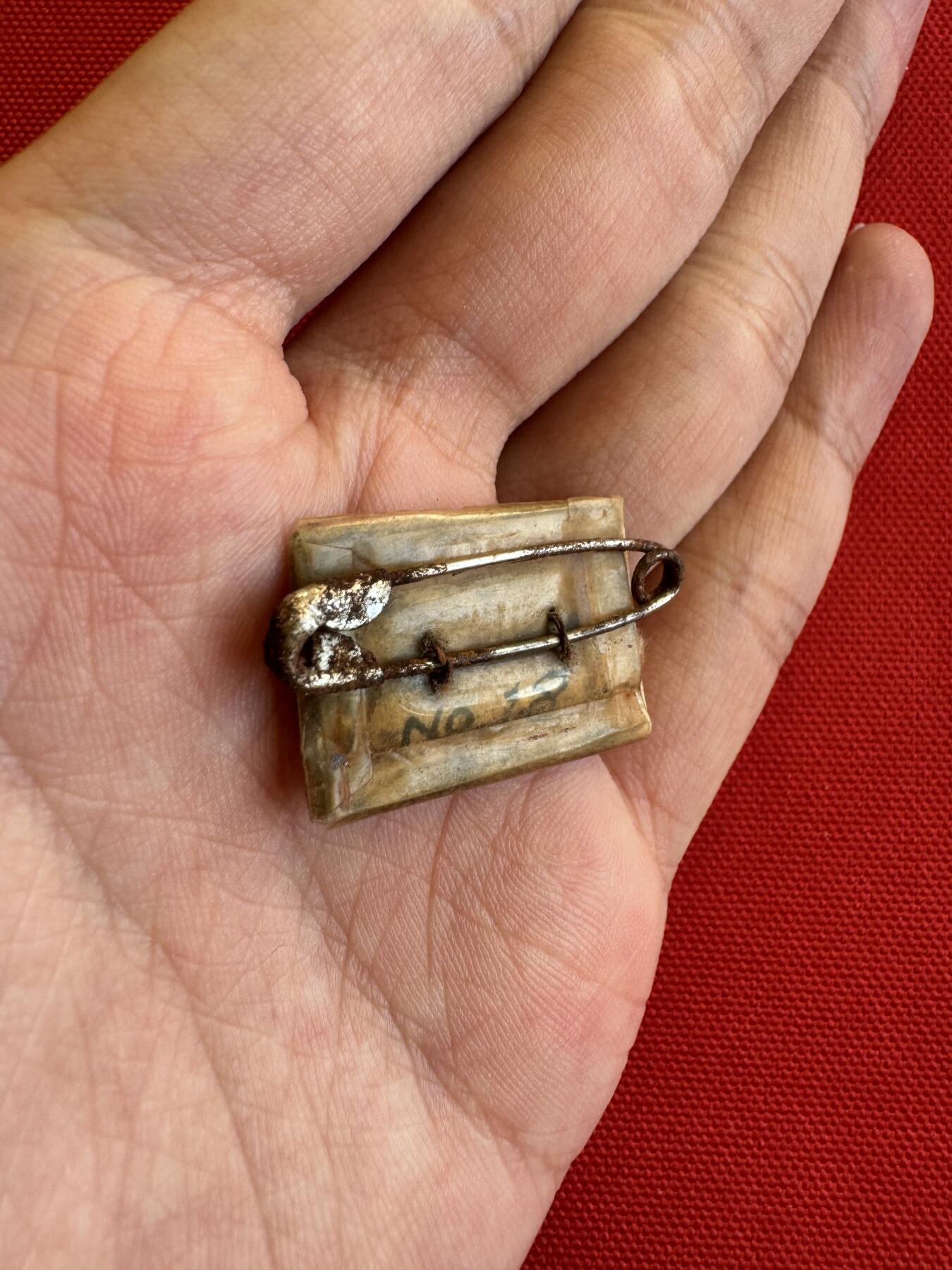 五哥徽章群   14号周三晚上八点4群联拍 一个人的