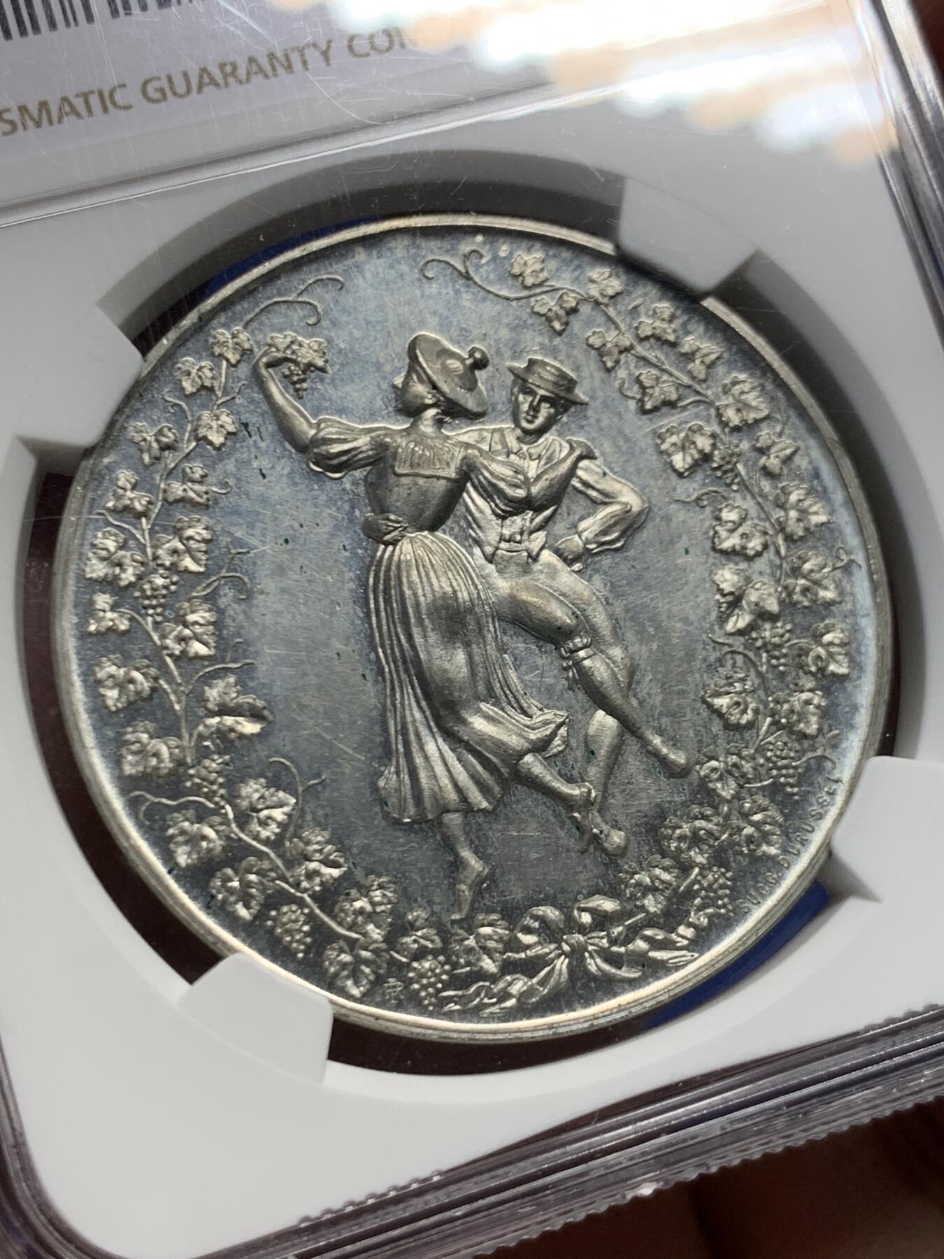 《竞宝斋》第456场 周日，周一，周二   3场连拍 （全场包邮）欢迎送拍 NGC MS63 瑞士 1889年 葡萄园 景观锌章 为丰收而舞 整体非常值得收藏