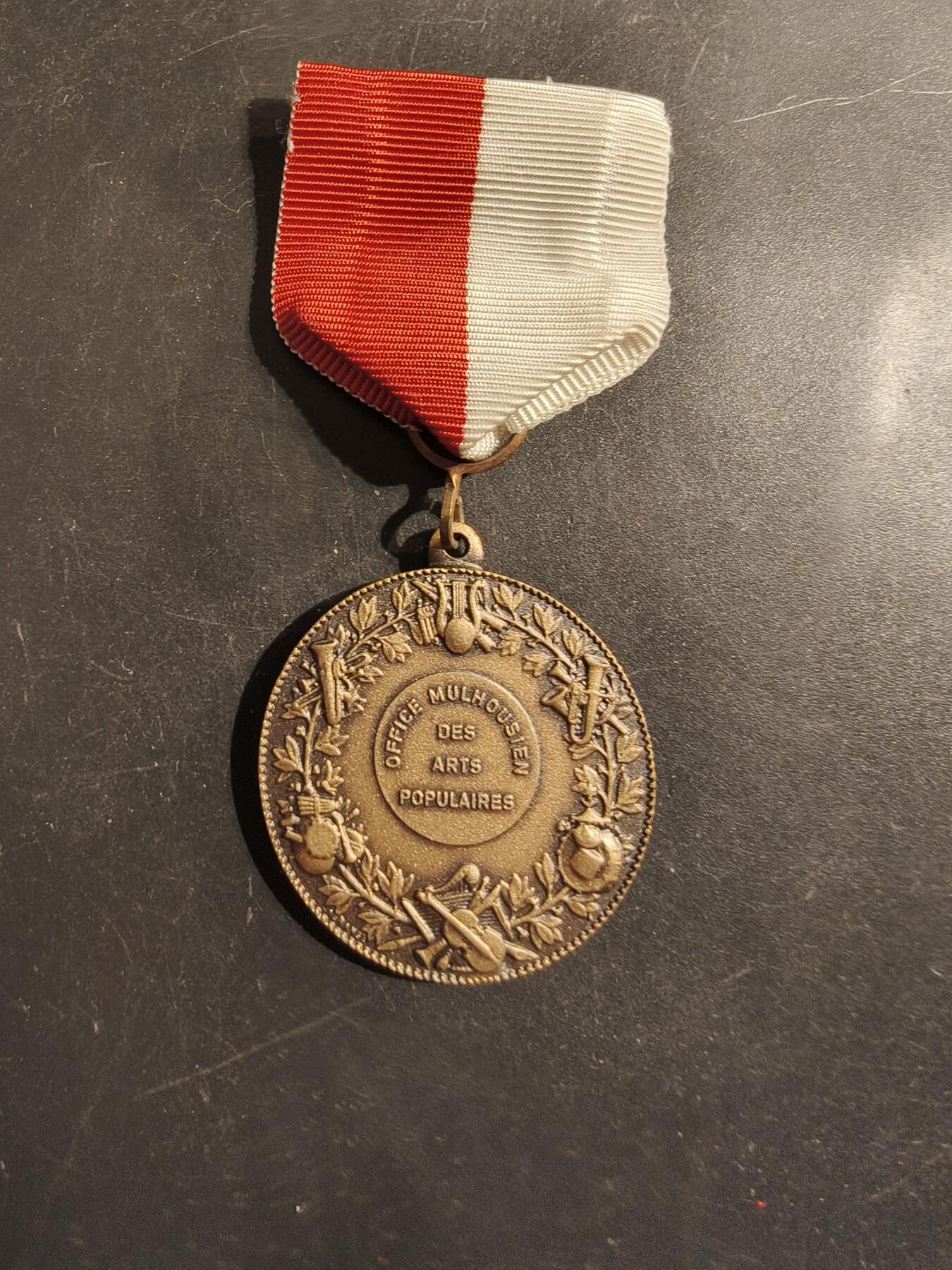 老王徽章第176期 法国米卢斯流行艺术办公室纪念章