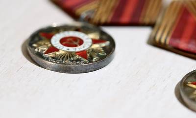 大猫徽章拍卖 第286期 俄罗斯卫国战争胜利70周年纪念章一对 