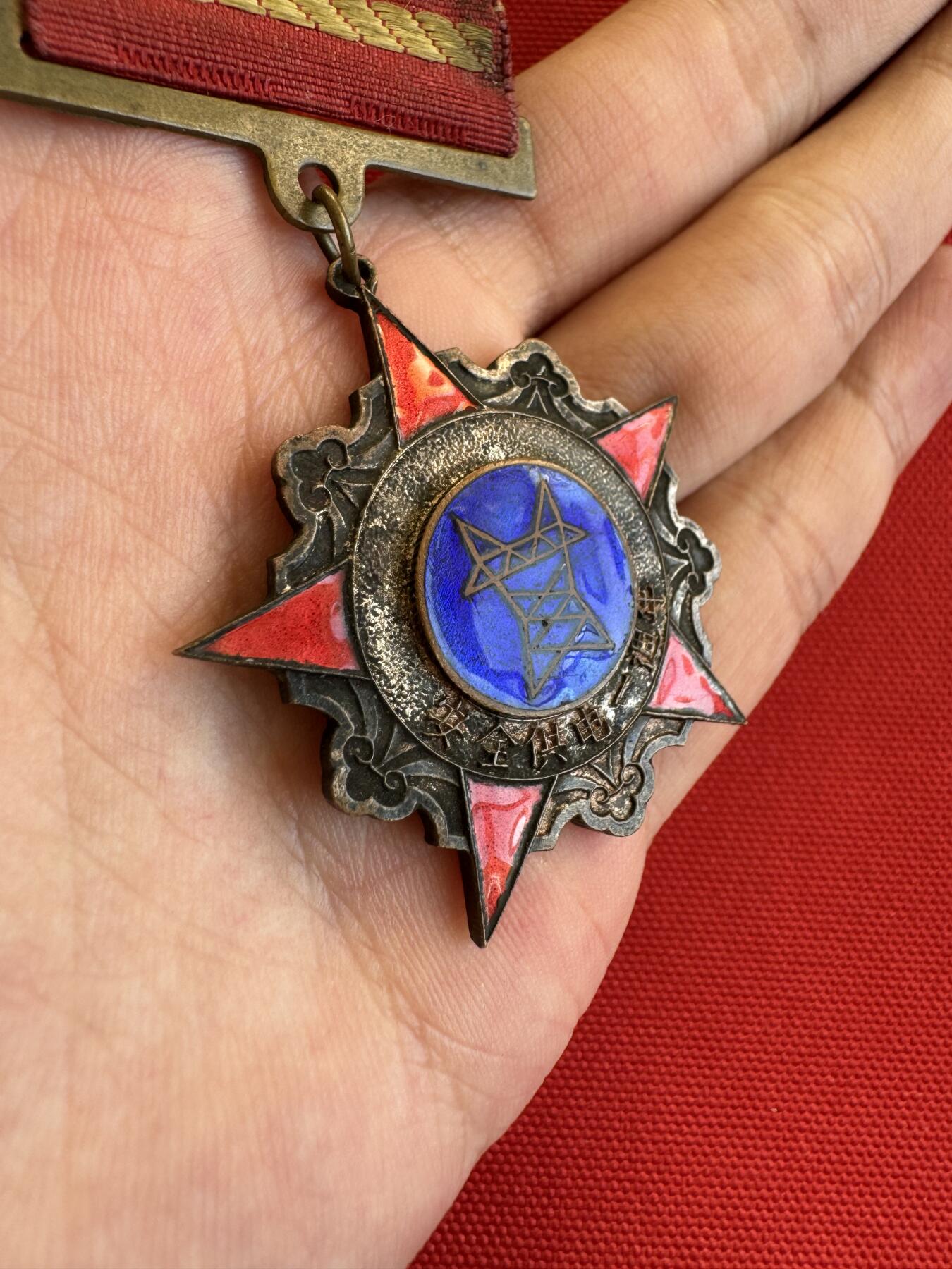 五哥徽章群   14号周三晚上八点4群联拍 铜章