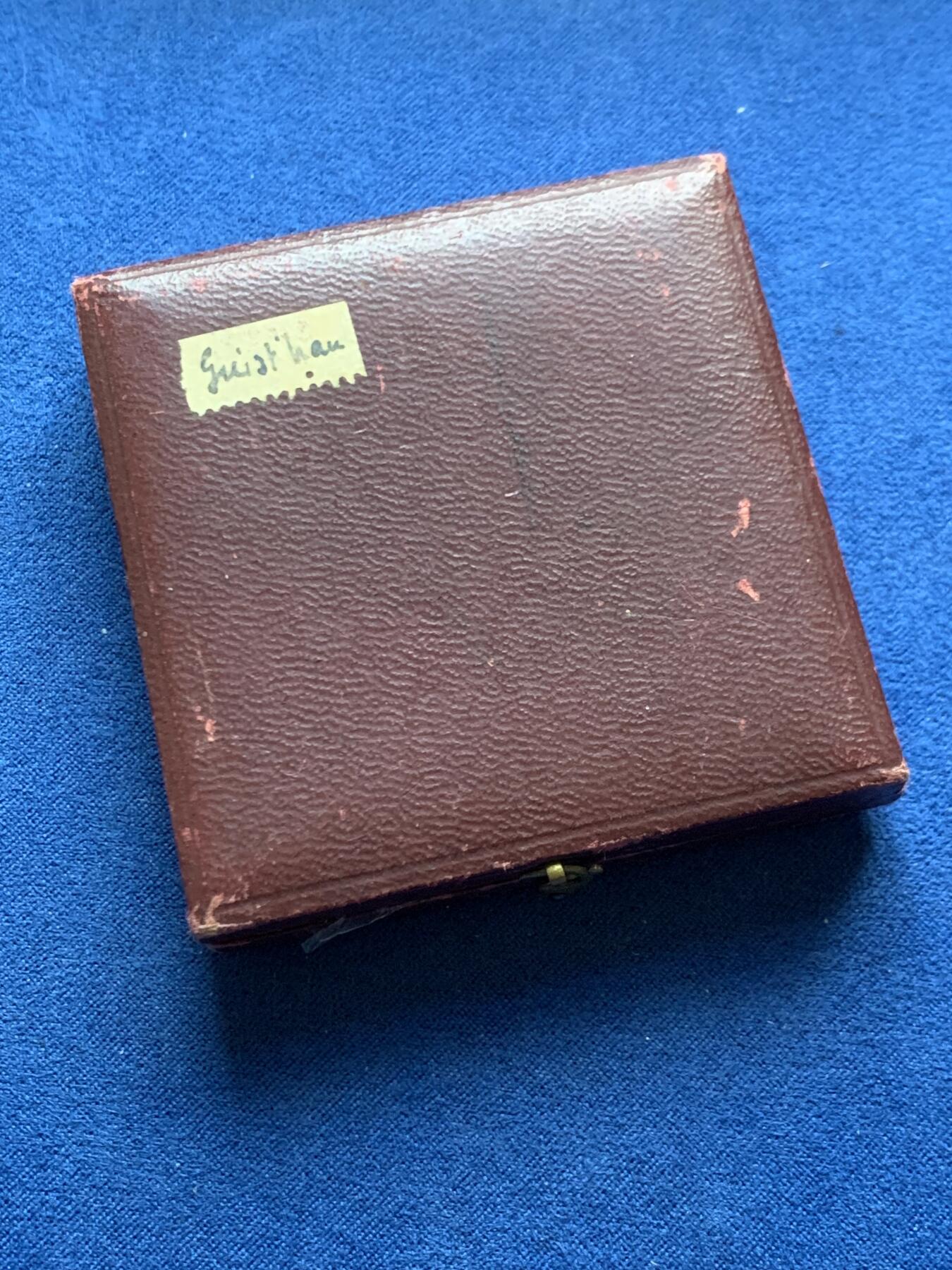 《竞宝斋》第456场 周日，周一，周二   3场连拍 （全场包邮）欢迎送拍 江心垂钓银章 菱形 野猪头银标 34.2克 41mm 带盒