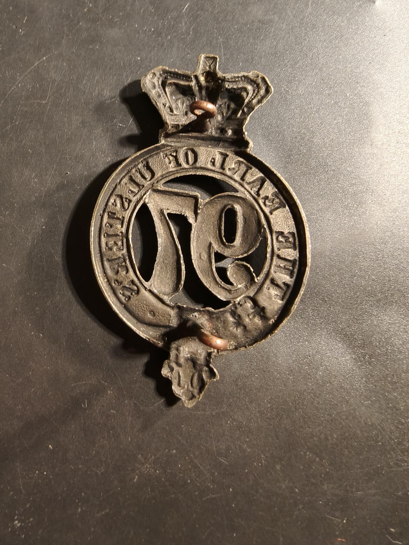 老王徽章第176期 英国第97步兵团格伦加里帽徽      使用时间1873-1881，该团1881年合并称为阿尔斯特伯爵步兵团