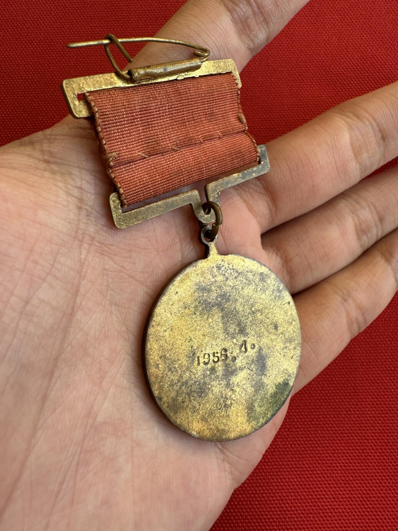 五哥徽章群   14号周三晚上八点4群联拍 铜章